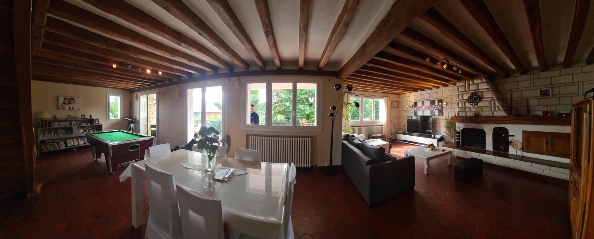 MAISON FAMILIALE + APPARTEMENT INDEPENDANT. AU COEUR D'ORGERUS