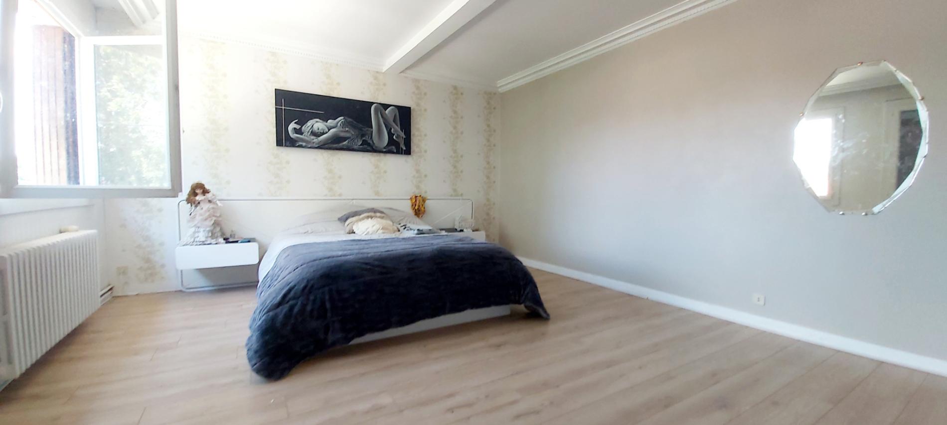 MAISON FAMILIALE  +  APPARTEMENT INDEPENDANT. AU COEUR D'ORGERUS