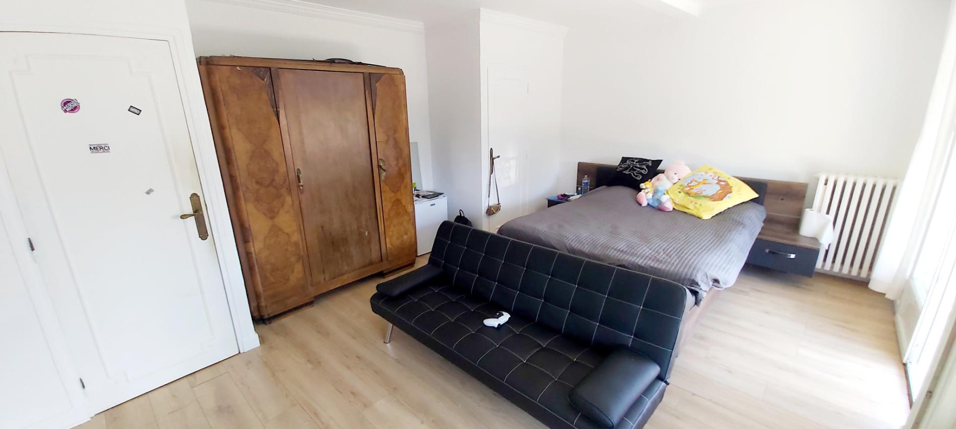 MAISON FAMILIALE  +  APPARTEMENT INDEPENDANT. AU COEUR D'ORGERUS