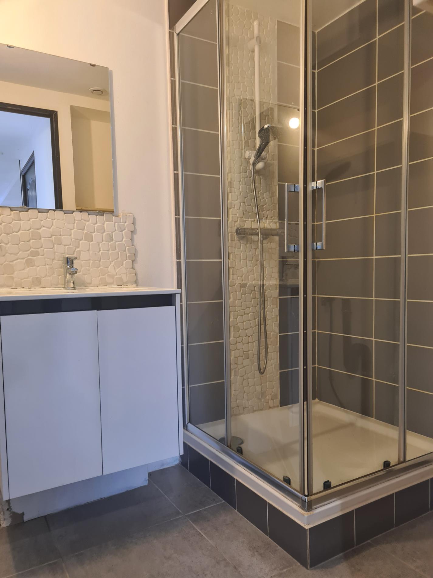 MAISON FAMILIALE  +  APPARTEMENT INDEPENDANT. AU COEUR D'ORGERUS