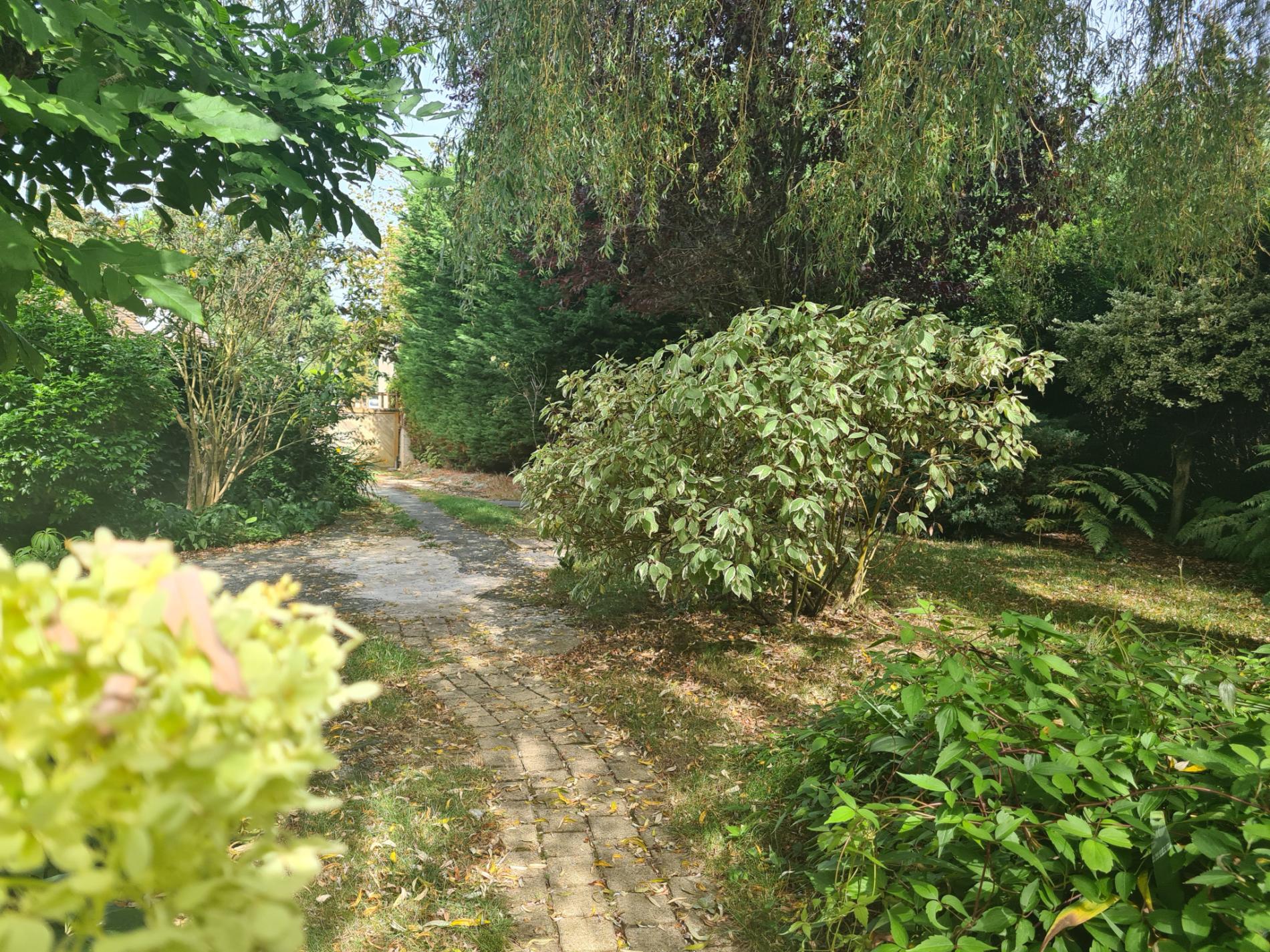 MAISON ANCIENNE SUR 390 M2 DE TERRAIN CLOS /  GARE ET COMMERCES 3 KMS