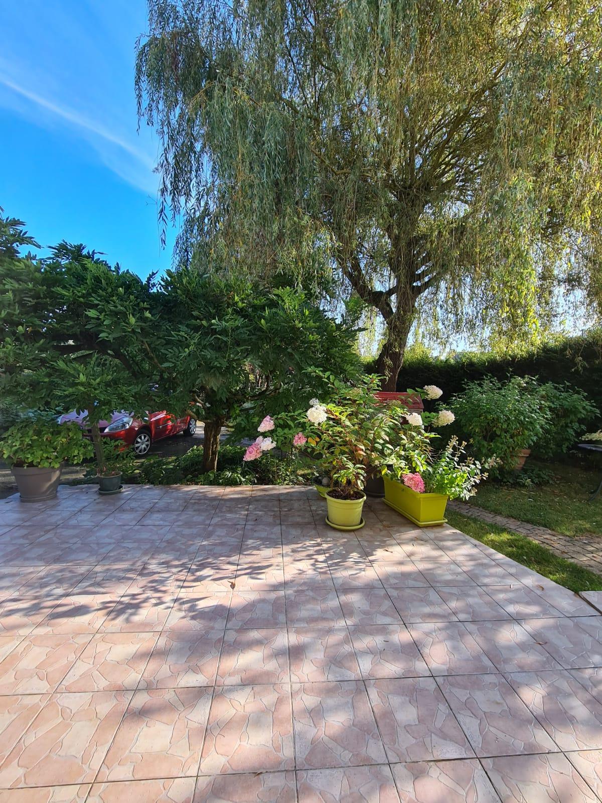 MAISON ANCIENNE SUR 390 M2 DE TERRAIN CLOS /  GARE ET COMMERCES 3 KMS