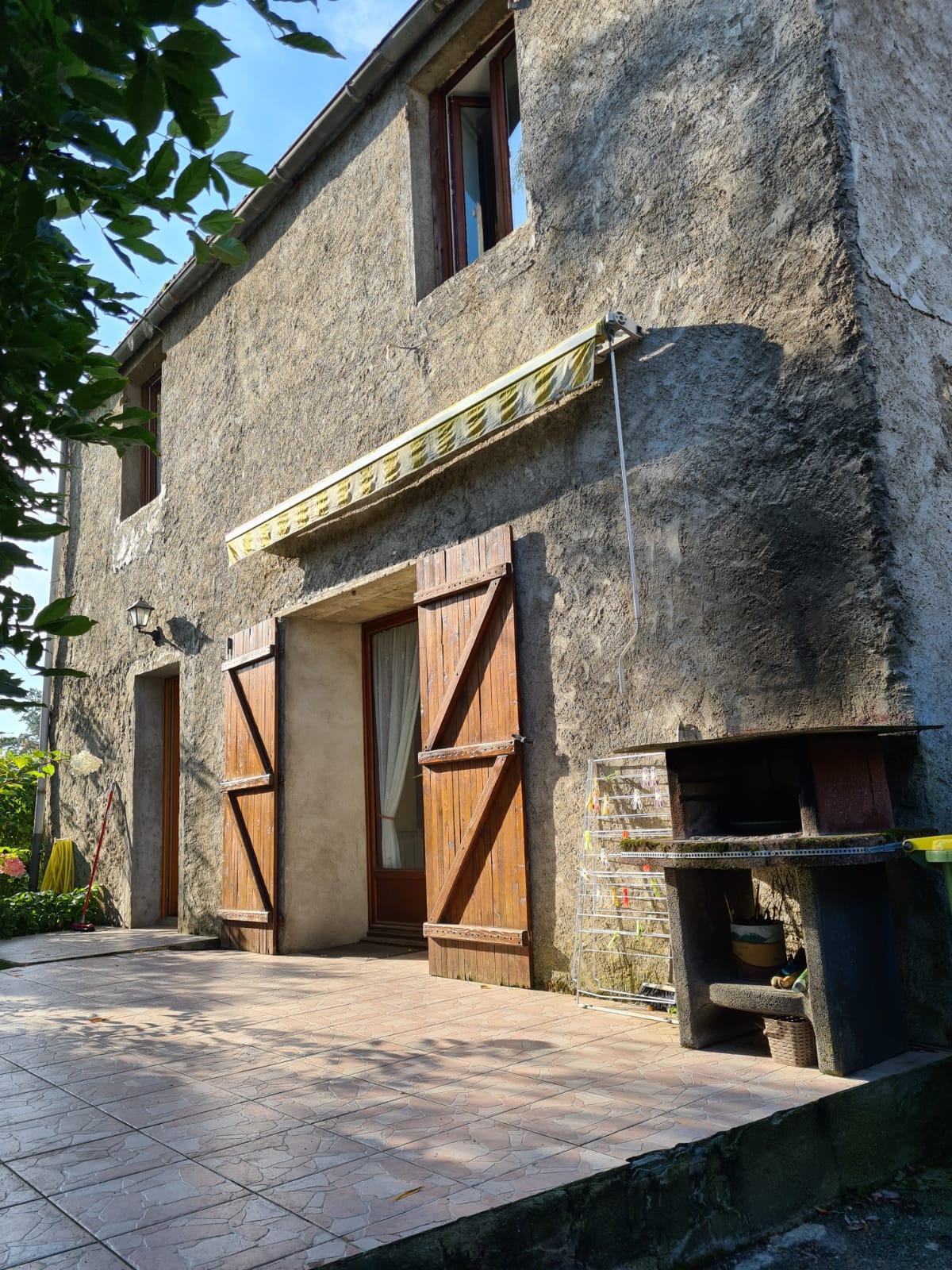MAISON ANCIENNE SUR 390 M2 DE TERRAIN CLOS /  GARE ET COMMERCES 3 KMS