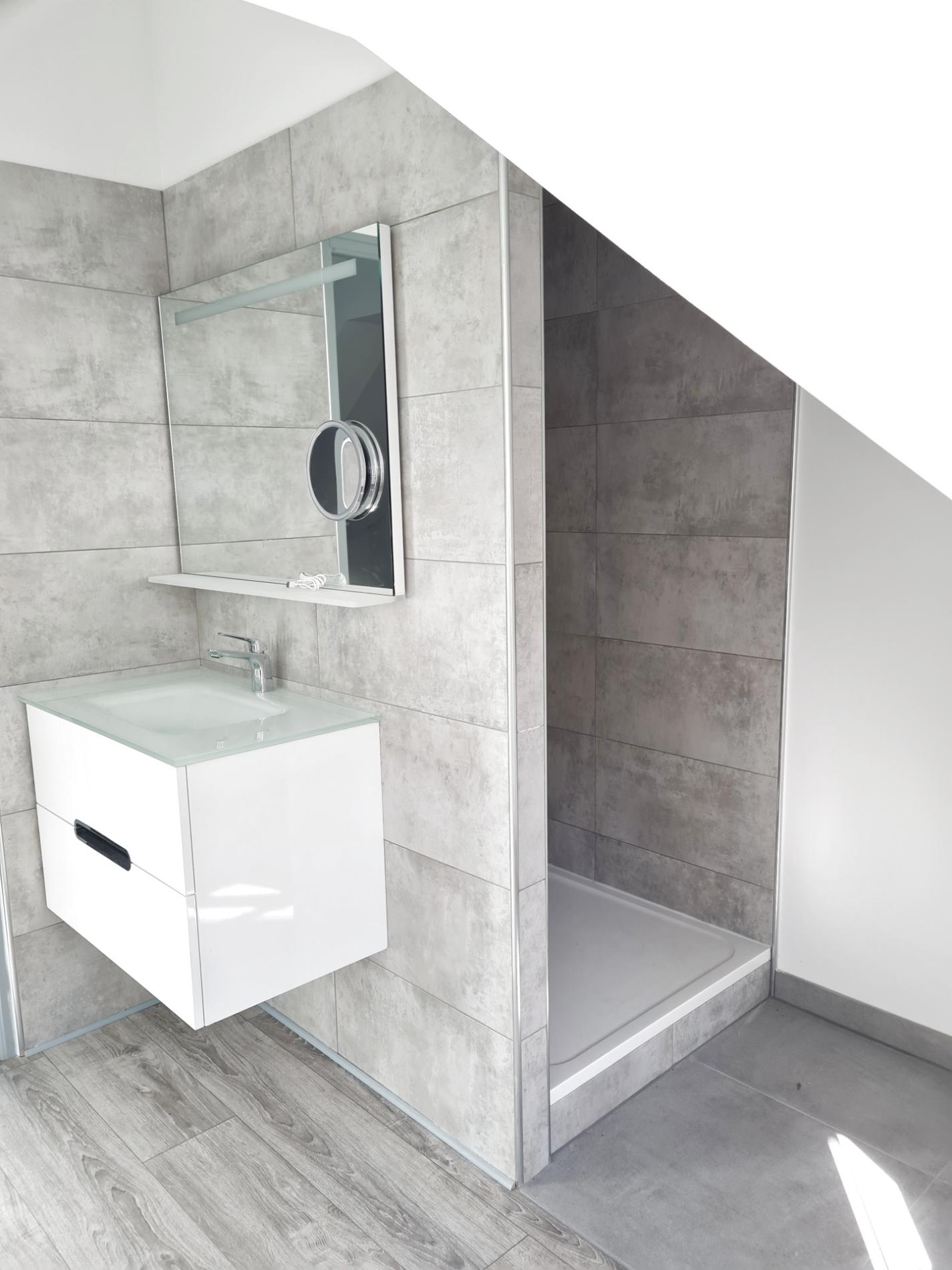 HOUDAN CENTRE. TERRASSE BIEN EXPOSEE.  RENOVATION DE GRANDE QUALITE. SE GARER à HOUDAN