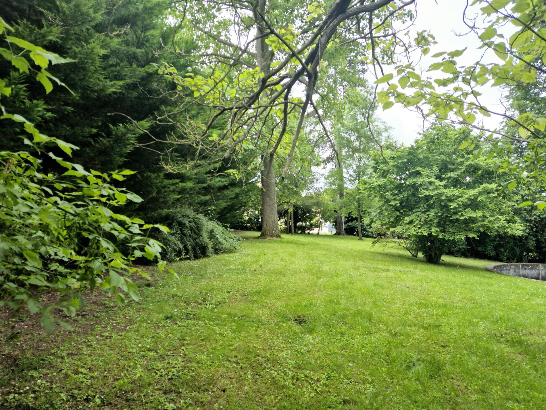 A 3 Km d'Orgerus. TRES BEAU TERRAIN