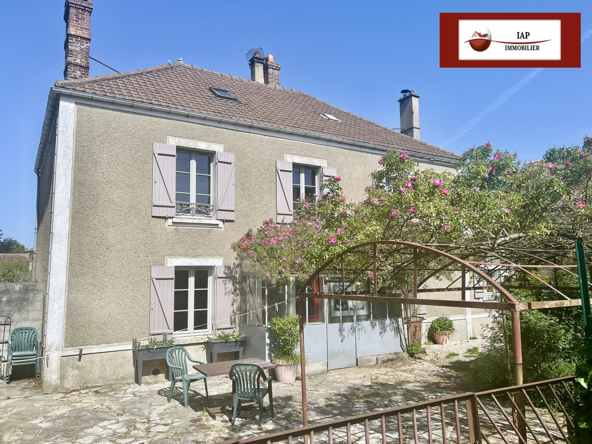 MAISON ANCIENNE. VOLUMES AGREABLES.