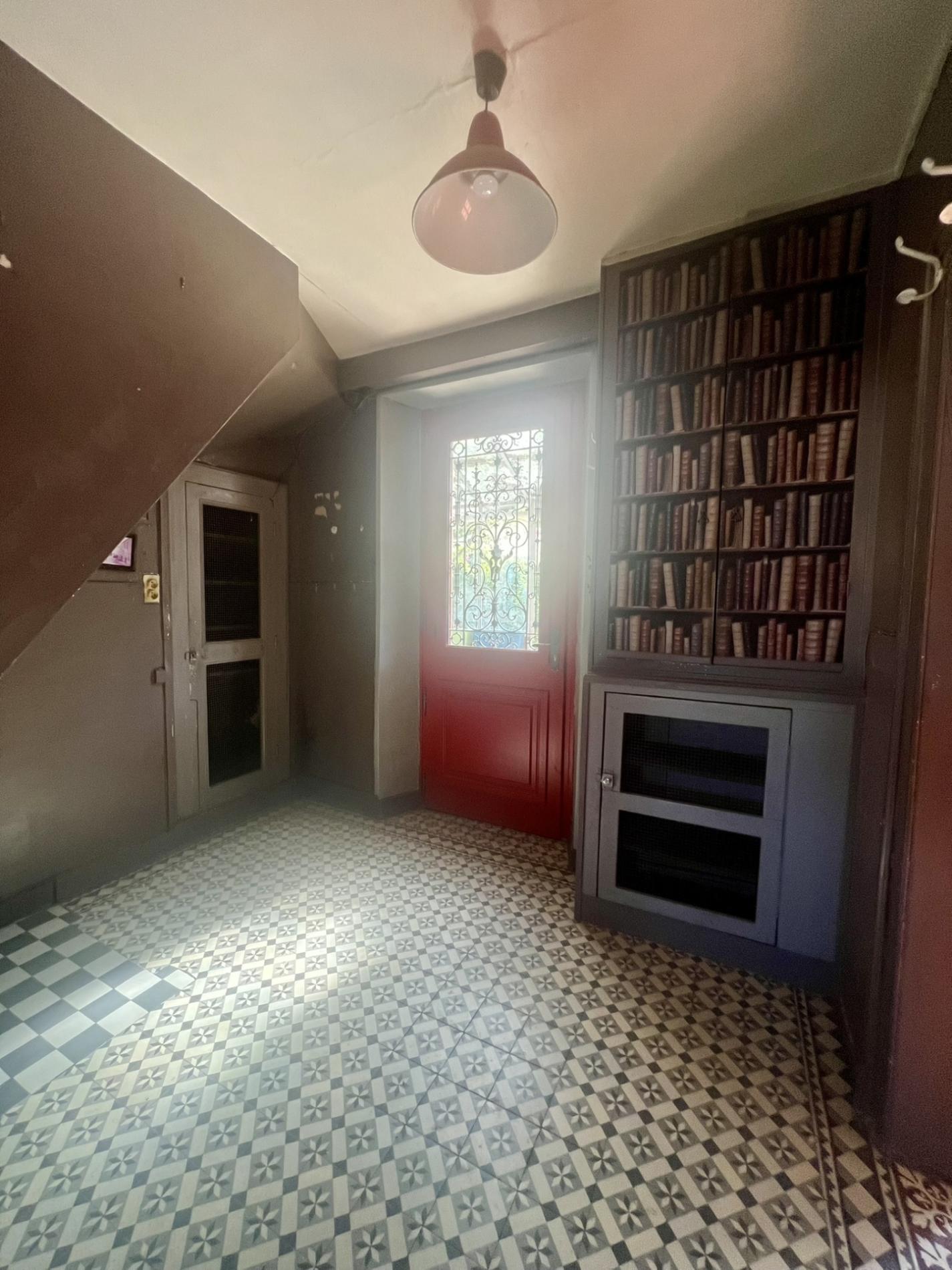 MAISON ANCIENNE. VOLUMES AGREABLES.