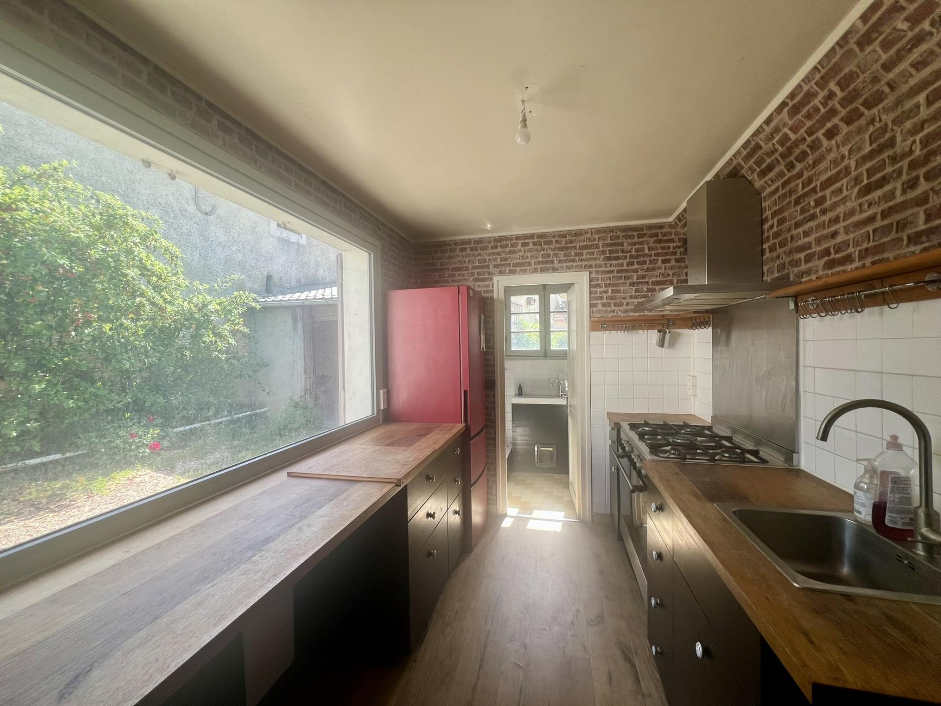 MAISON ANCIENNE. VOLUMES AGREABLES.