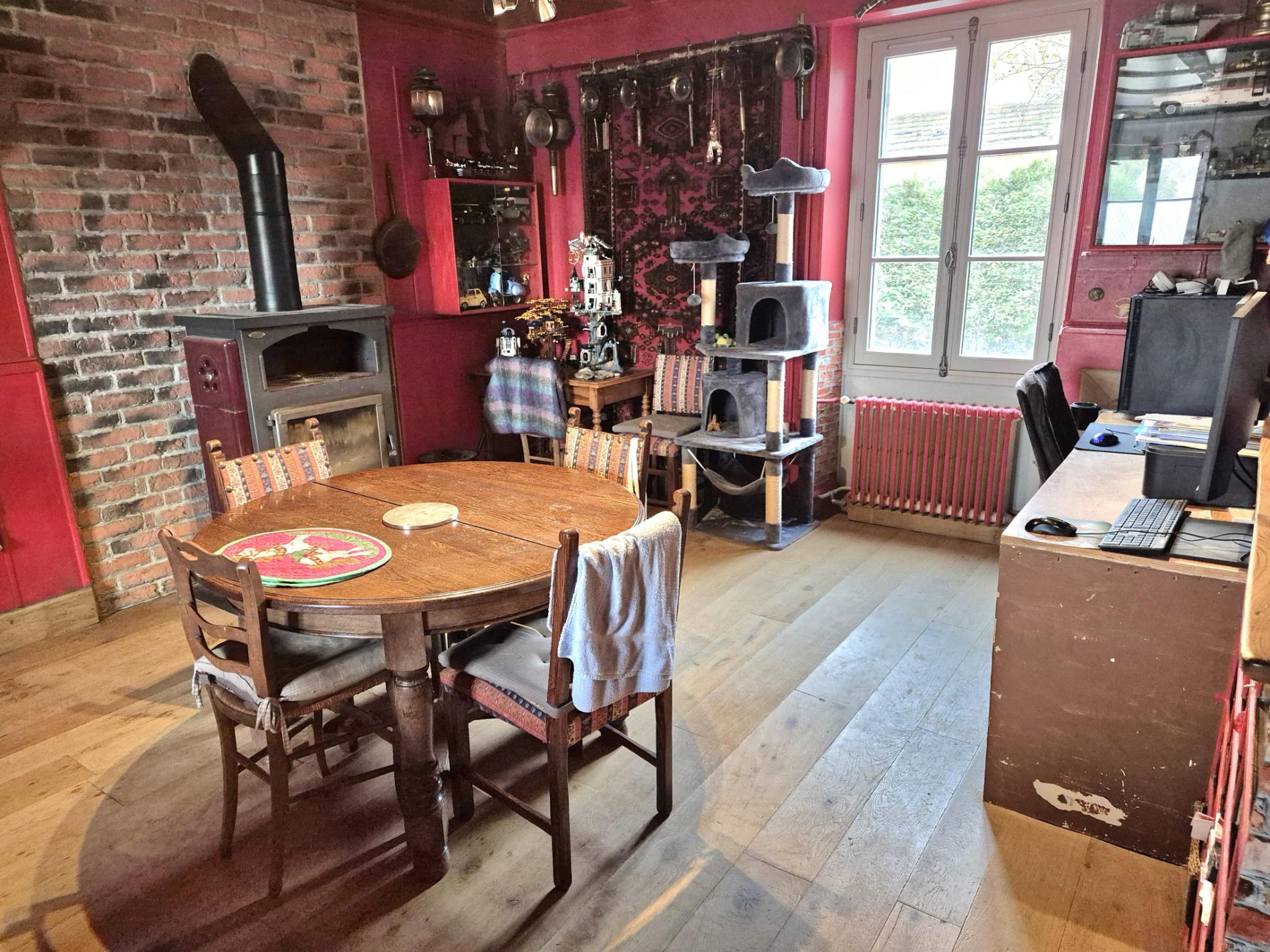 MAISON ANCIENNE. VOLUMES AGREABLES.