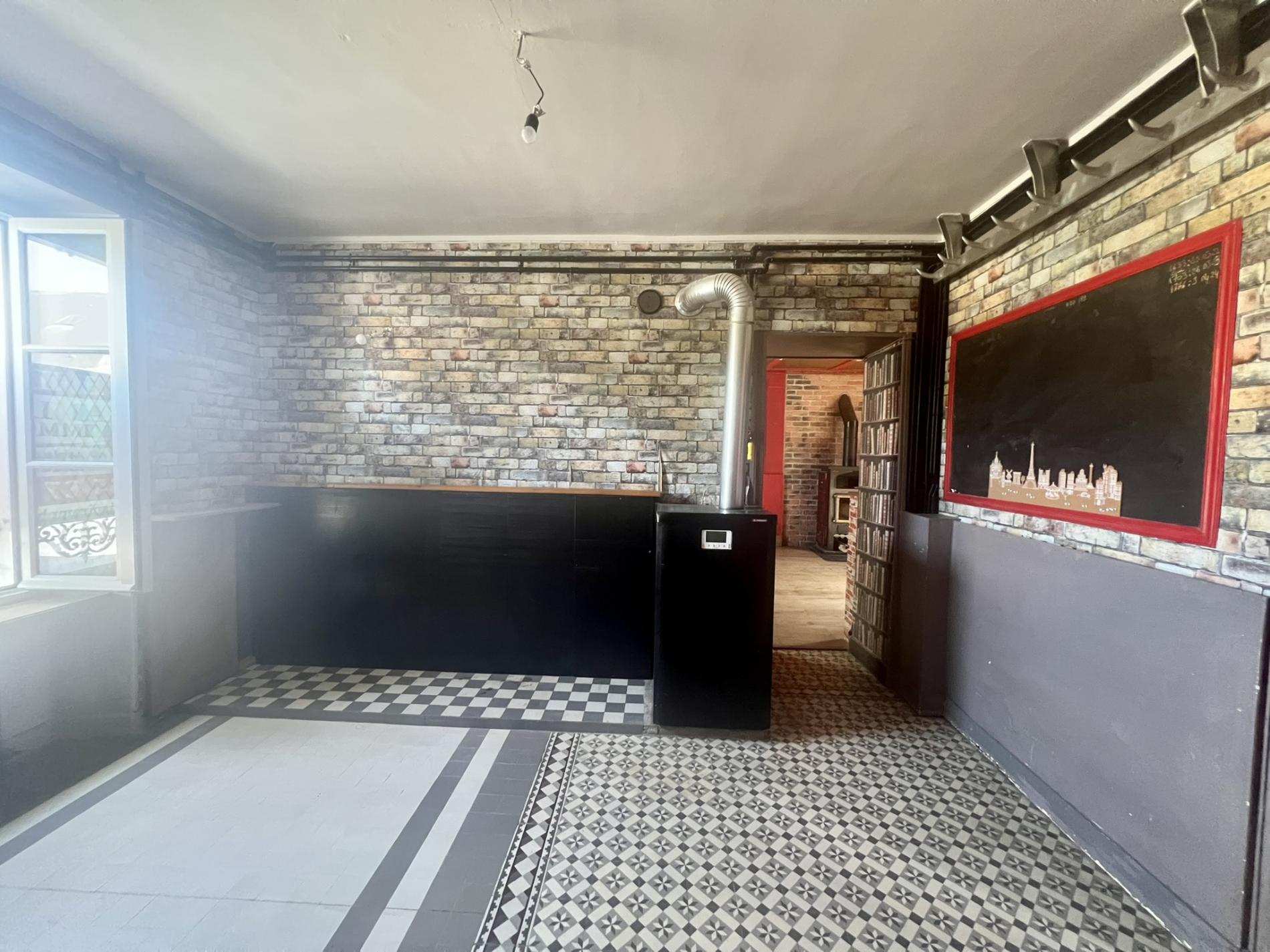 MAISON ANCIENNE. VOLUMES AGREABLES.