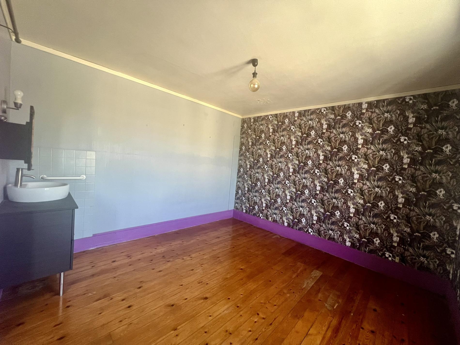 MAISON ANCIENNE. VOLUMES AGREABLES.