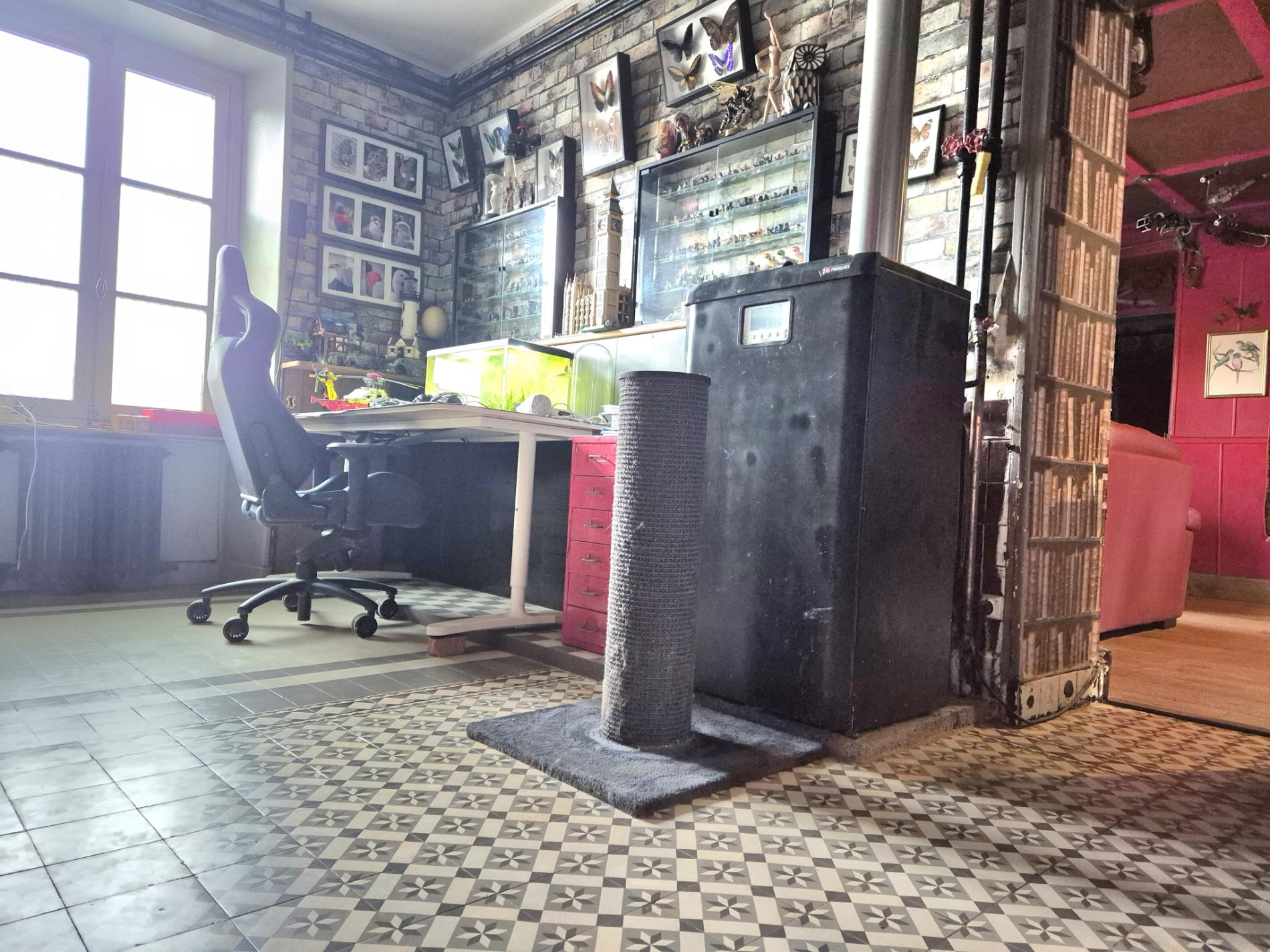 MAISON ANCIENNE. VOLUMES AGREABLES.