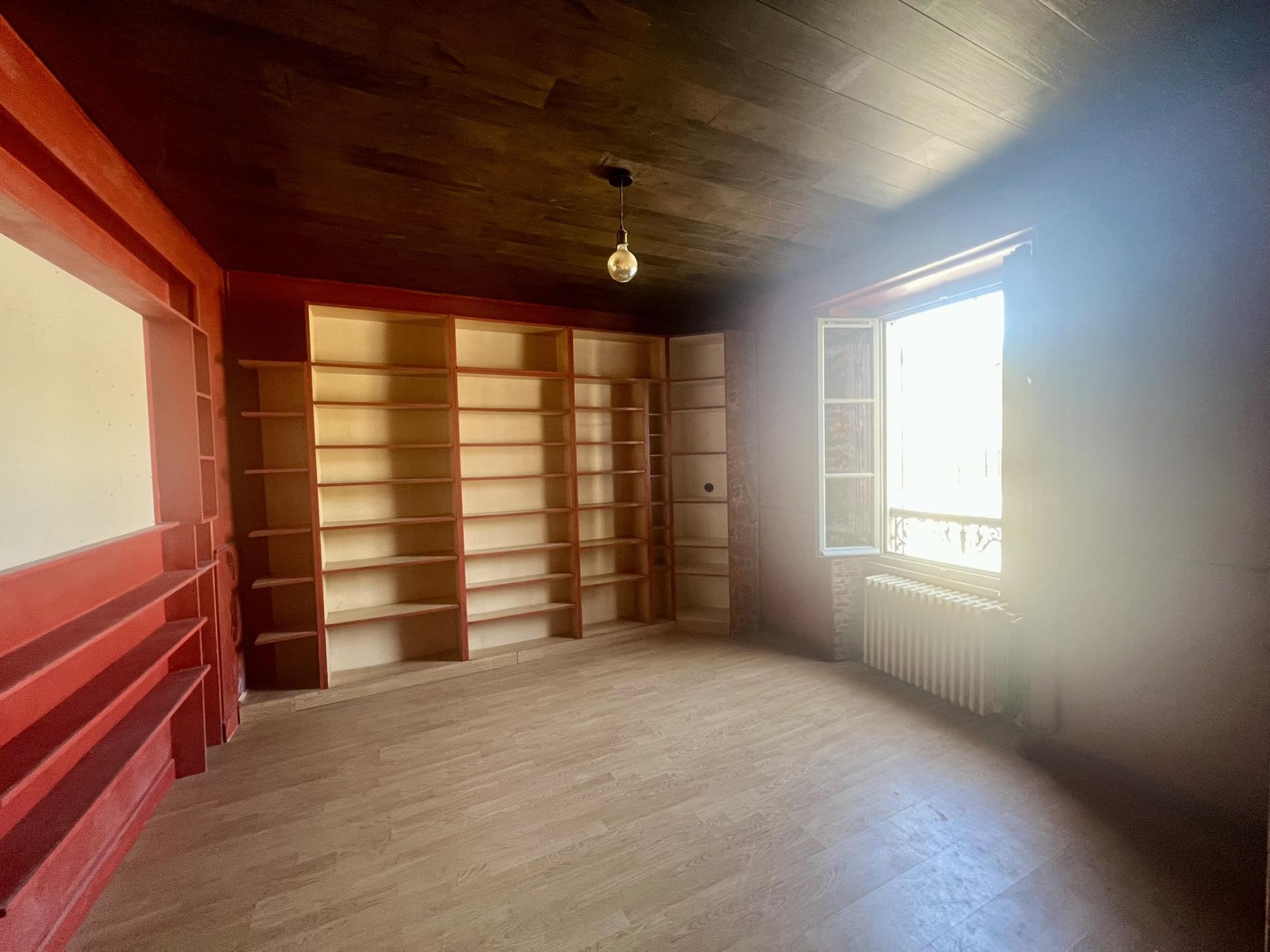 MAISON ANCIENNE. VOLUMES AGREABLES.