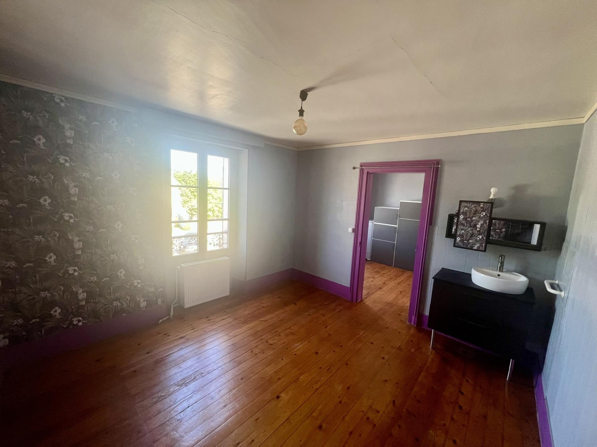 MAISON ANCIENNE. VOLUMES AGREABLES.