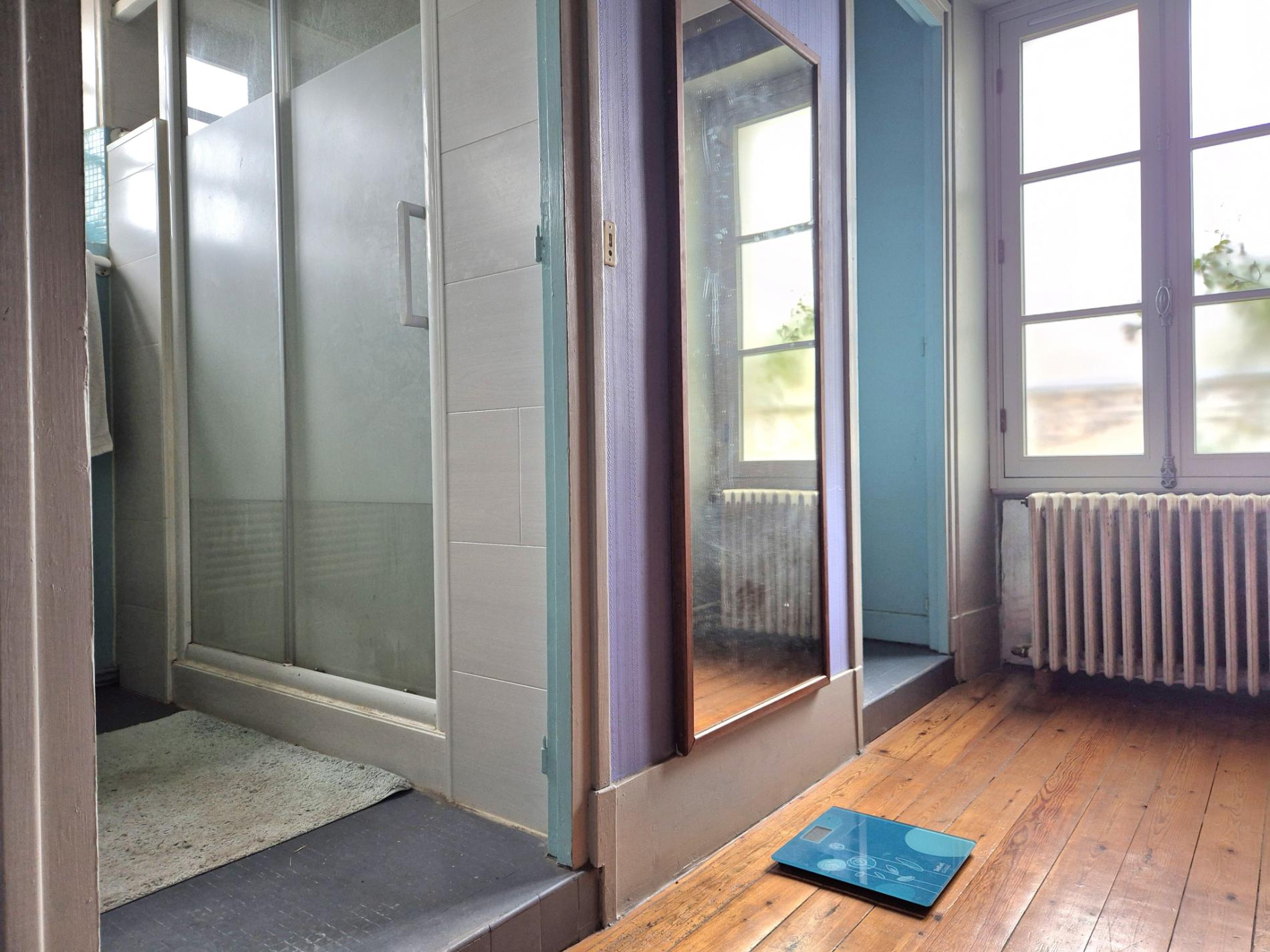 MAISON ANCIENNE. VOLUMES AGREABLES.