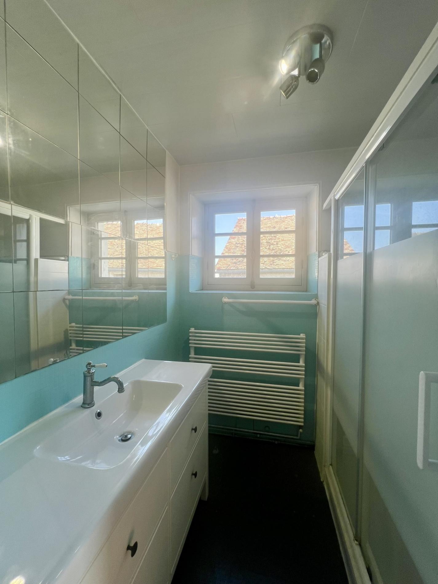 MAISON ANCIENNE. VOLUMES AGREABLES.