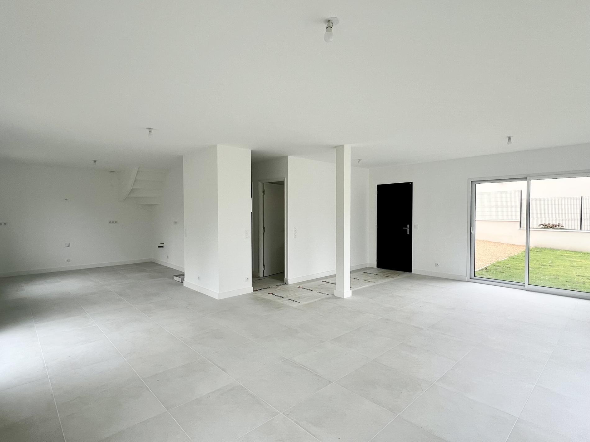 FRAIS DE NOTAIRE REDUITS. MAISON NEUVE DE 2024. MERE / MONTFORT