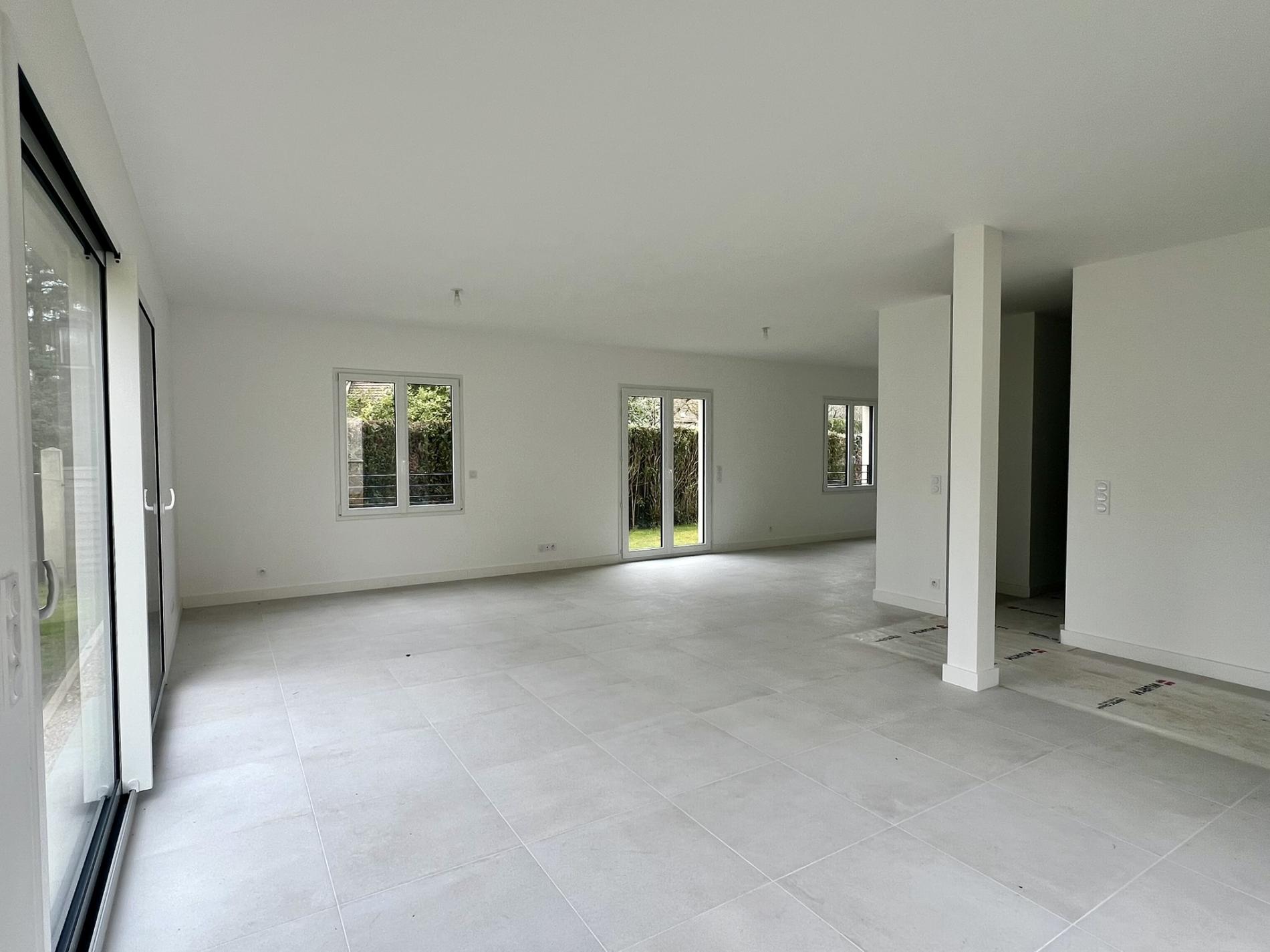 FRAIS DE NOTAIRE REDUITS. MAISON NEUVE DE 2024. MERE / MONTFORT