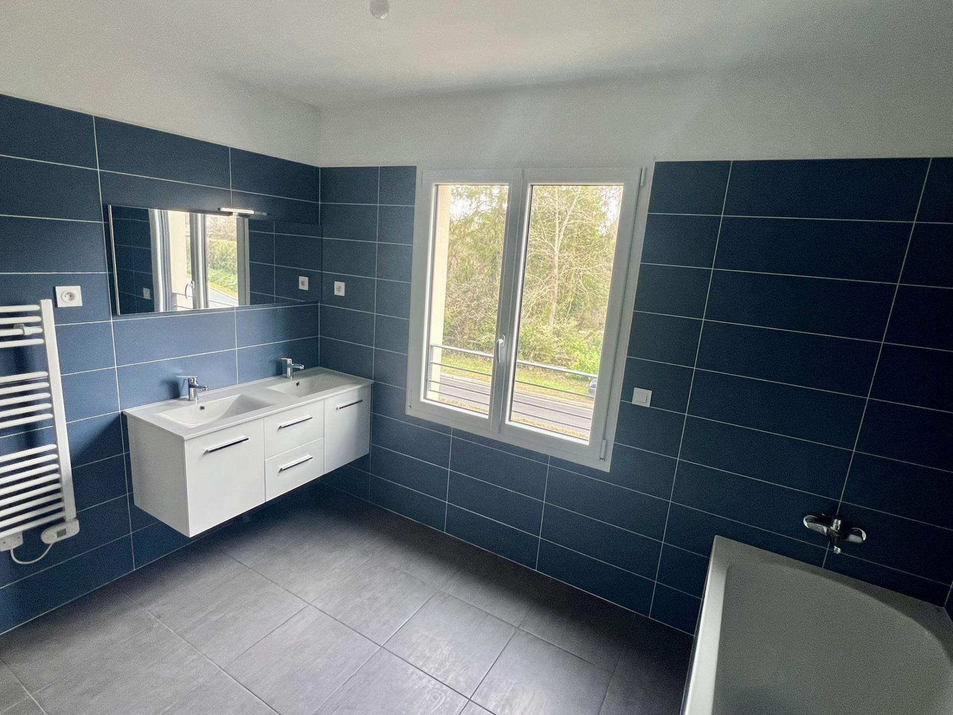 FRAIS DE NOTAIRE REDUITS. MAISON NEUVE DE 2024. MERE / MONTFORT