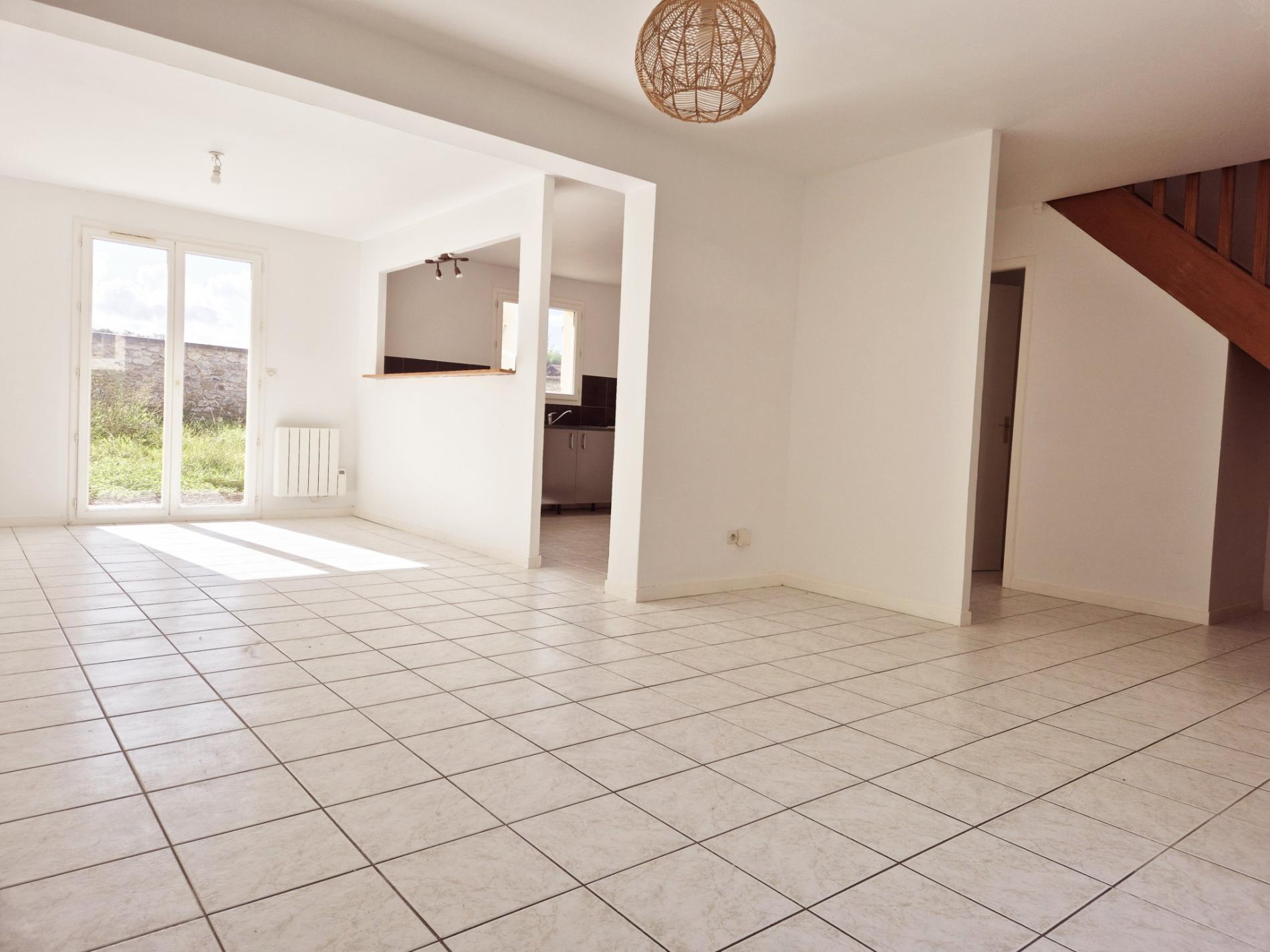 A 3 Km D'ORGERUS. MAISON AGREABLE ET LUMINEUSE