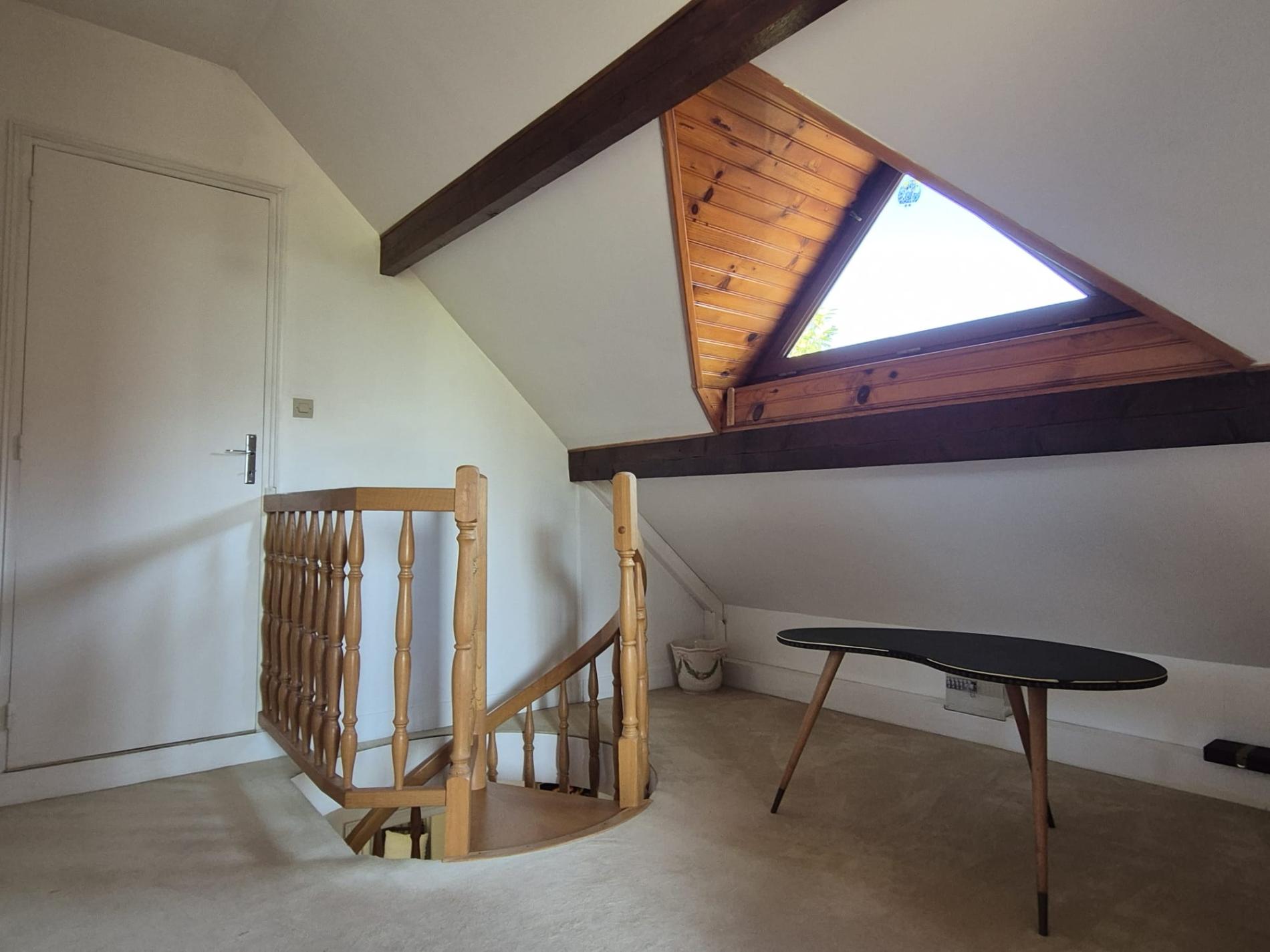 MAISON SPACIEUSE DE CONSTRUCTION TRADITIONNELLE