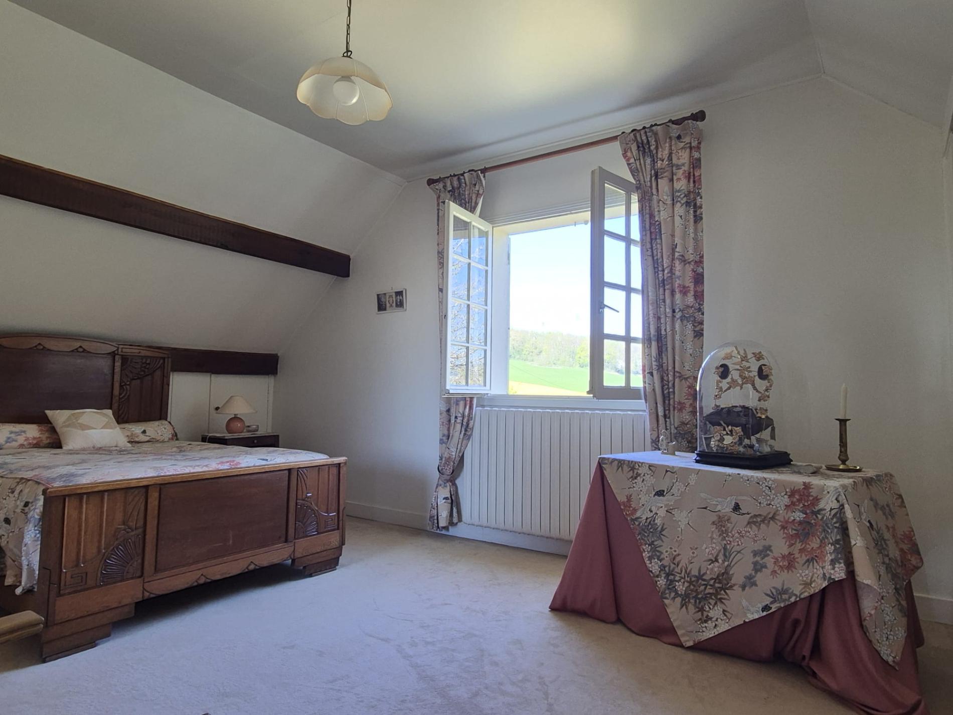 MAISON SPACIEUSE DE CONSTRUCTION TRADITIONNELLE