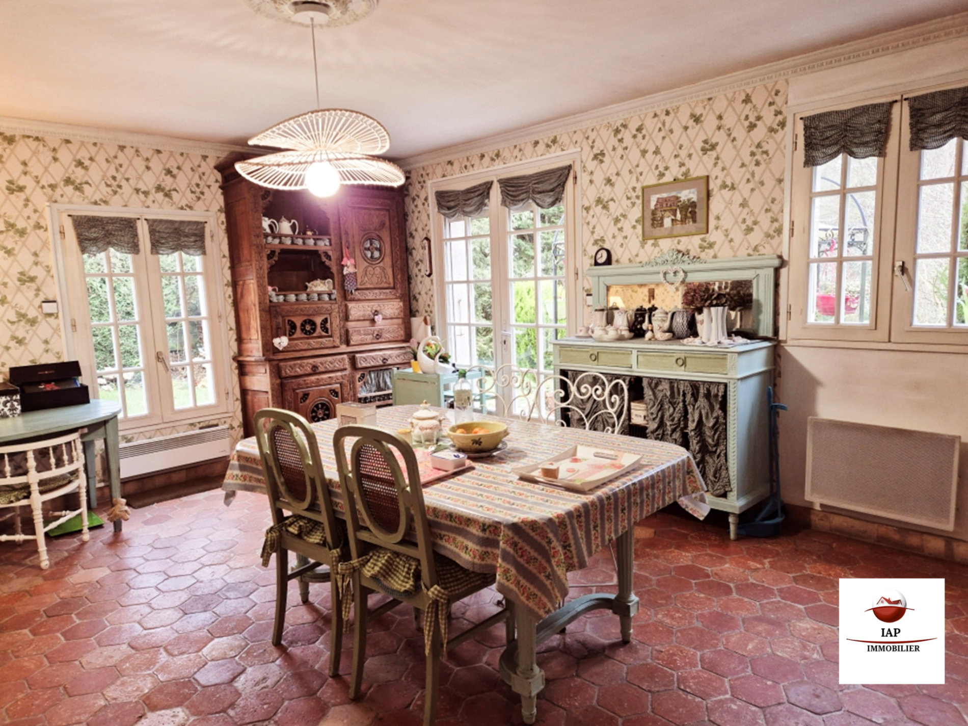 MAISON PLEINE DE CHARME. IDEALEMENT SITUEE