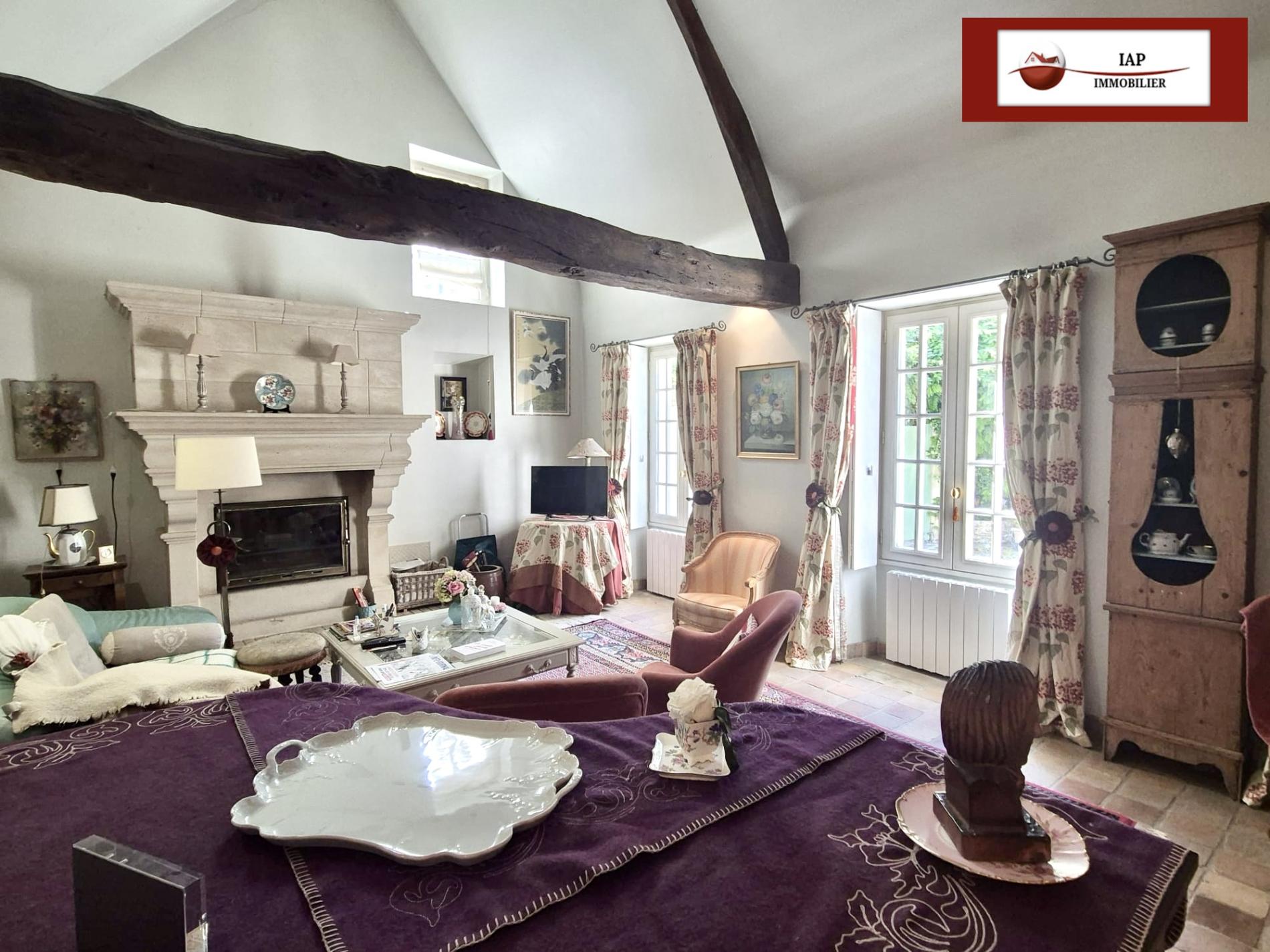 MAISON PLEINE DE CHARME. IDEALEMENT SITUEE