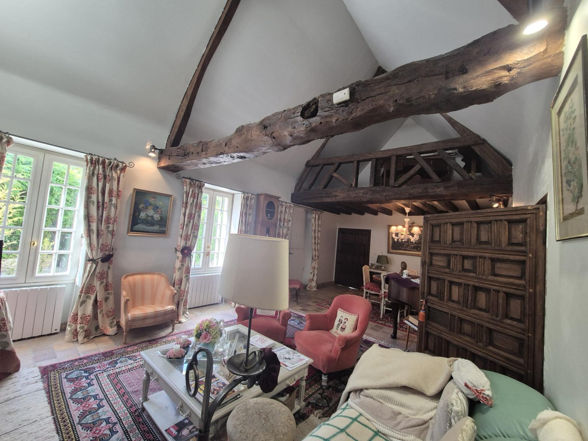 MAISON PLEINE DE CHARME. IDEALEMENT SITUEE