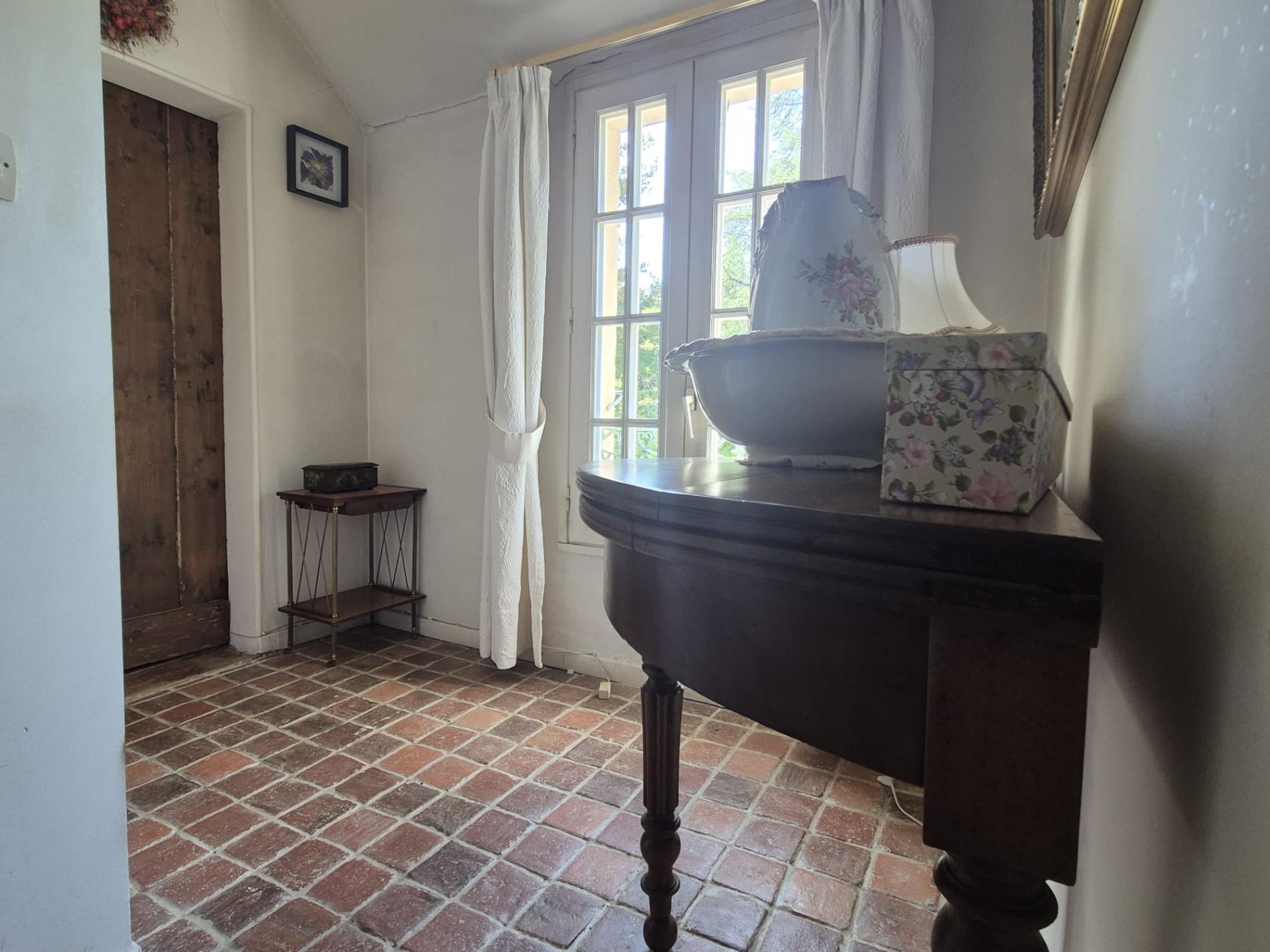 MAISON PLEINE DE CHARME. IDEALEMENT SITUEE