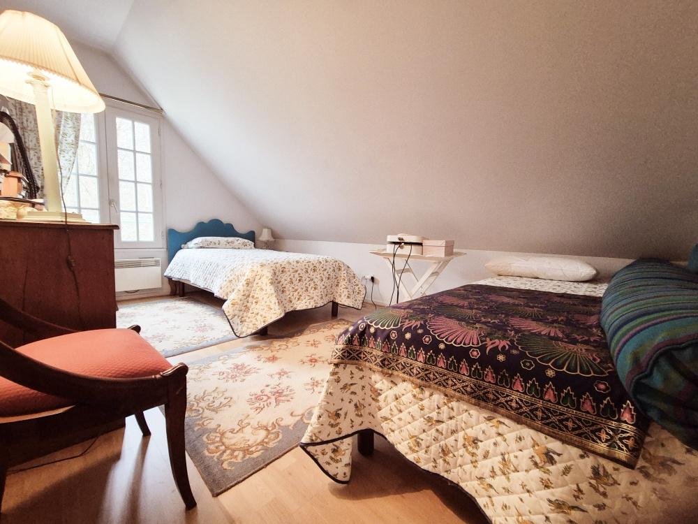 MAISON PLEINE DE CHARME. IDEALEMENT SITUEE