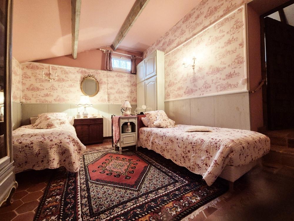 MAISON PLEINE DE CHARME. IDEALEMENT SITUEE