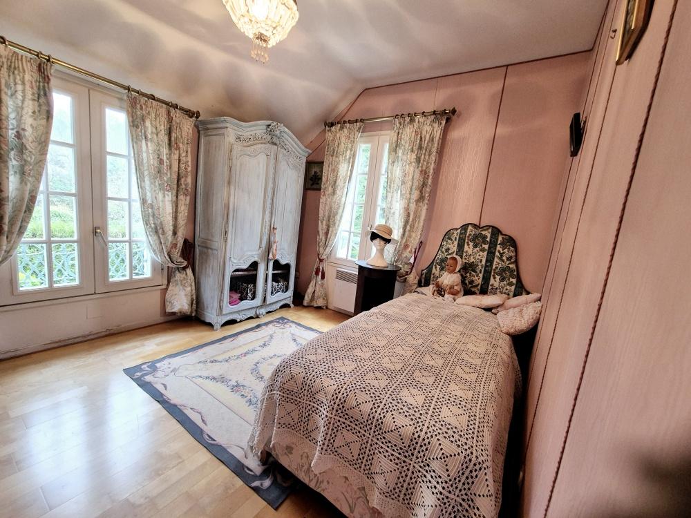 MAISON PLEINE DE CHARME. IDEALEMENT SITUEE