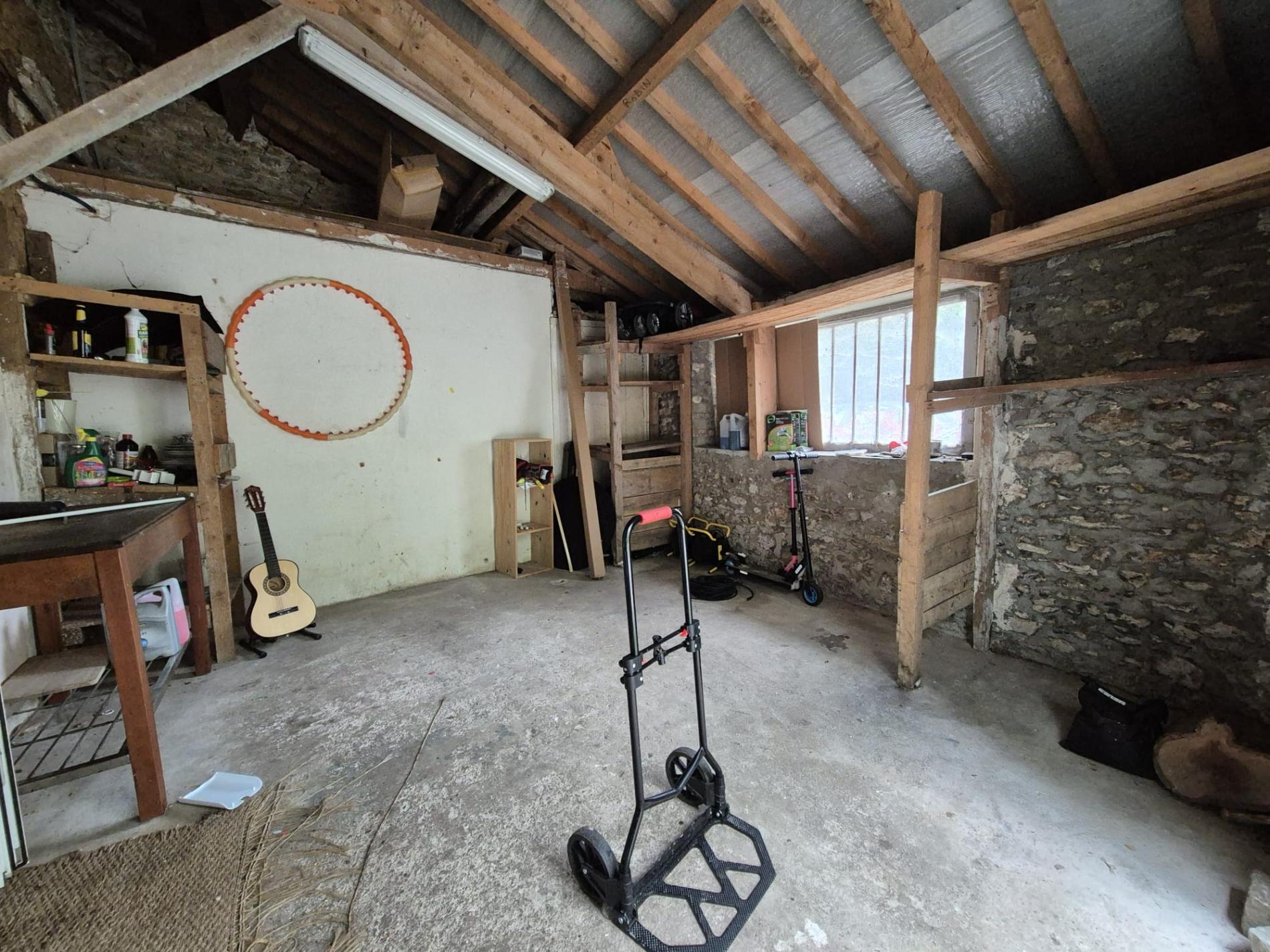 ENVIRONNEMENT CALME, GARE A PIED