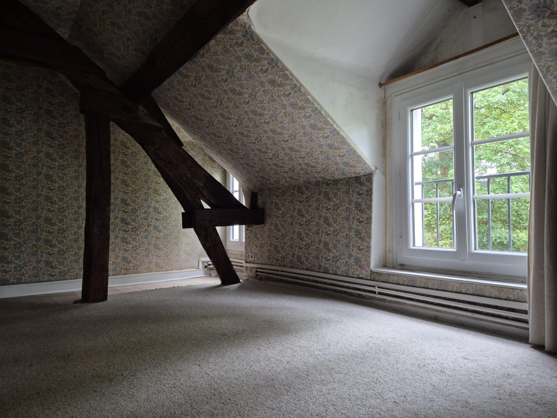 ENVIRONNEMENT CALME, GARE A PIED