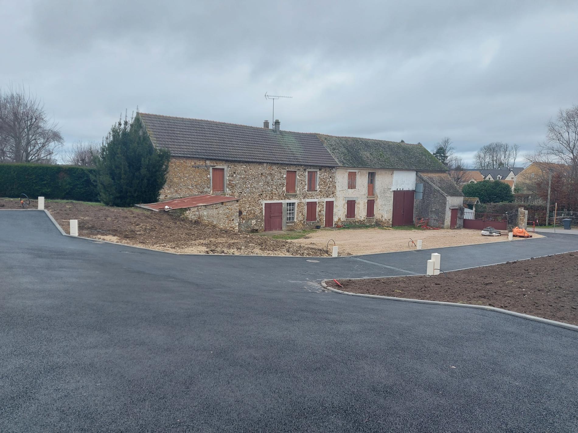 ORGERUS 2 KMS Grange à rénover ISSUE DE LA DIVISION D'UN CORPS DE FERME