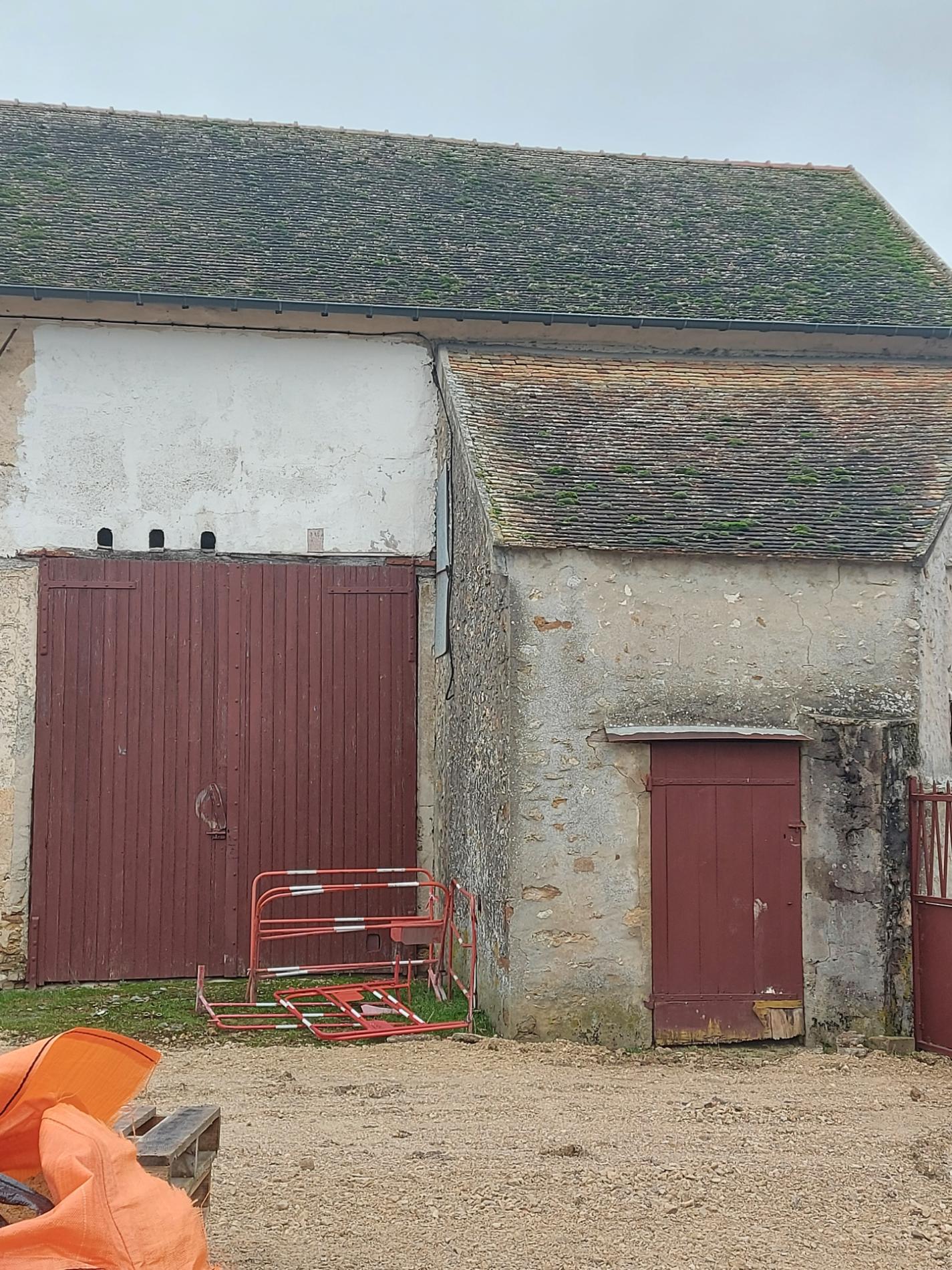 ORGERUS 2 KMS Grange à rénover ISSUE DE LA DIVISION D'UN CORPS DE FERME