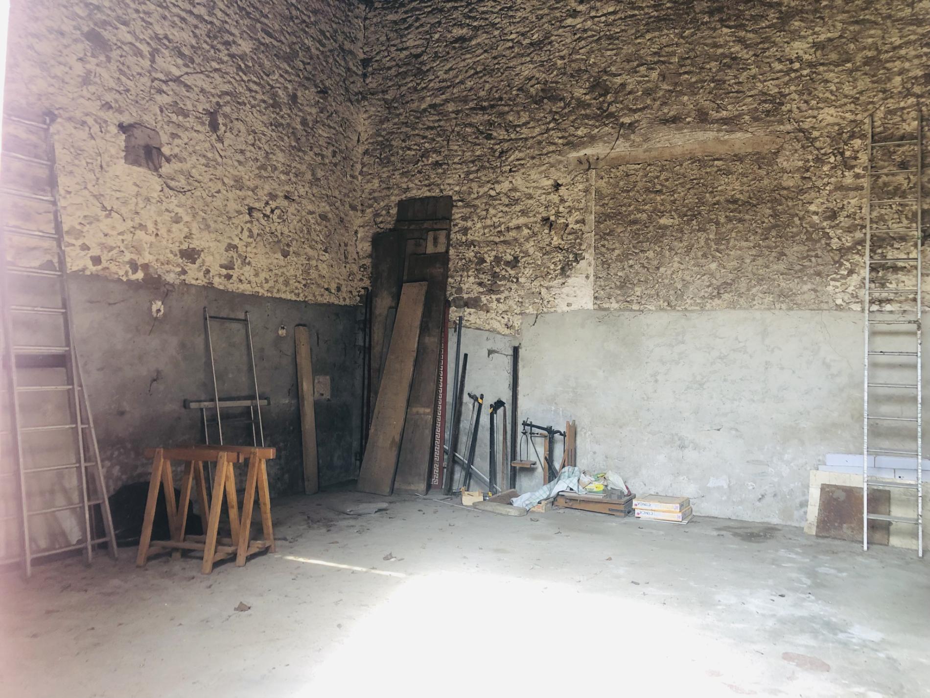 ORGERUS 2 KMS Grange à rénover ISSUE DE LA DIVISION D'UN CORPS DE FERME