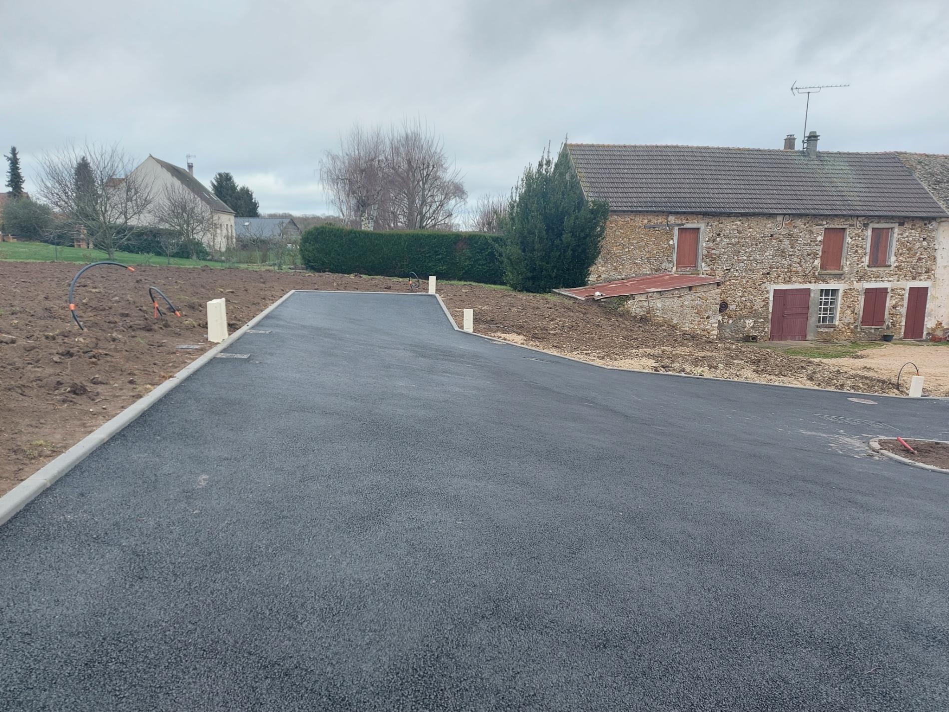 A 2 Kms d'ORGERUS TERRAIN VIABILISE