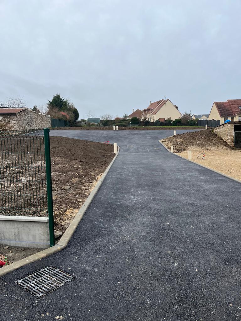 A 2 Kms d'ORGERUS TERRAIN VIABILISE