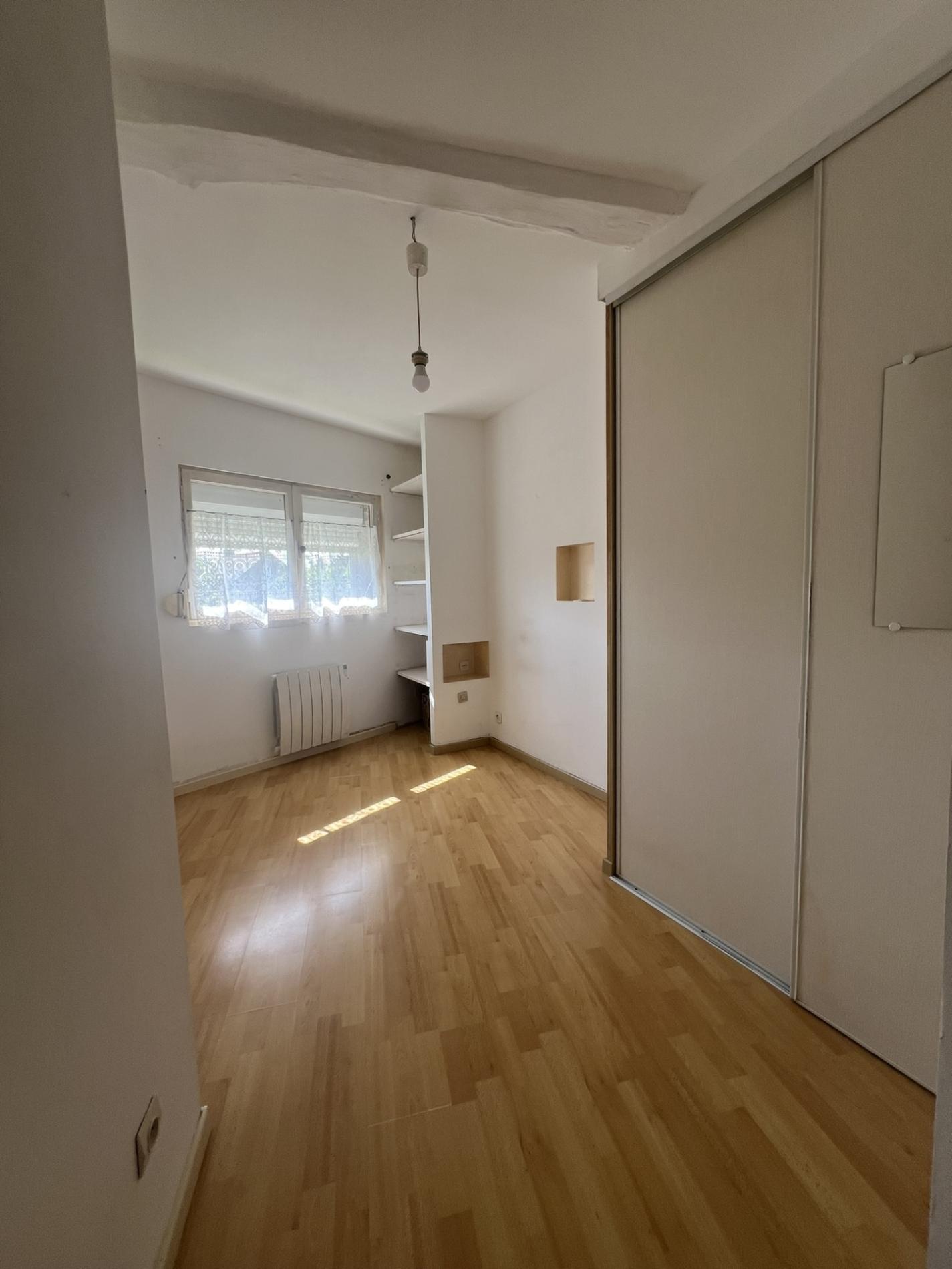 Proche de THOIRY. MAISON ANCIENNE SUR 390 M2 DE TERRAIN CLOS