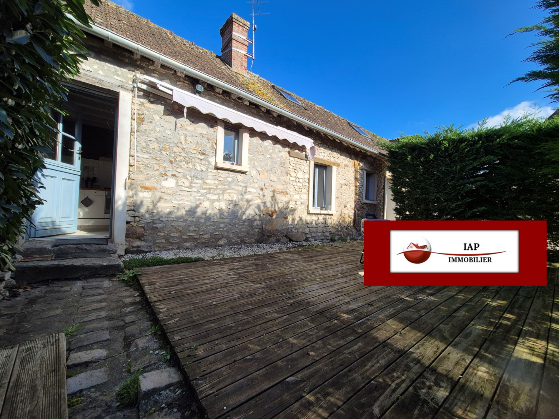 MAISON ANCIENNE OUVRANT SUR TERRASSE ET PETIT JARDIN SUD