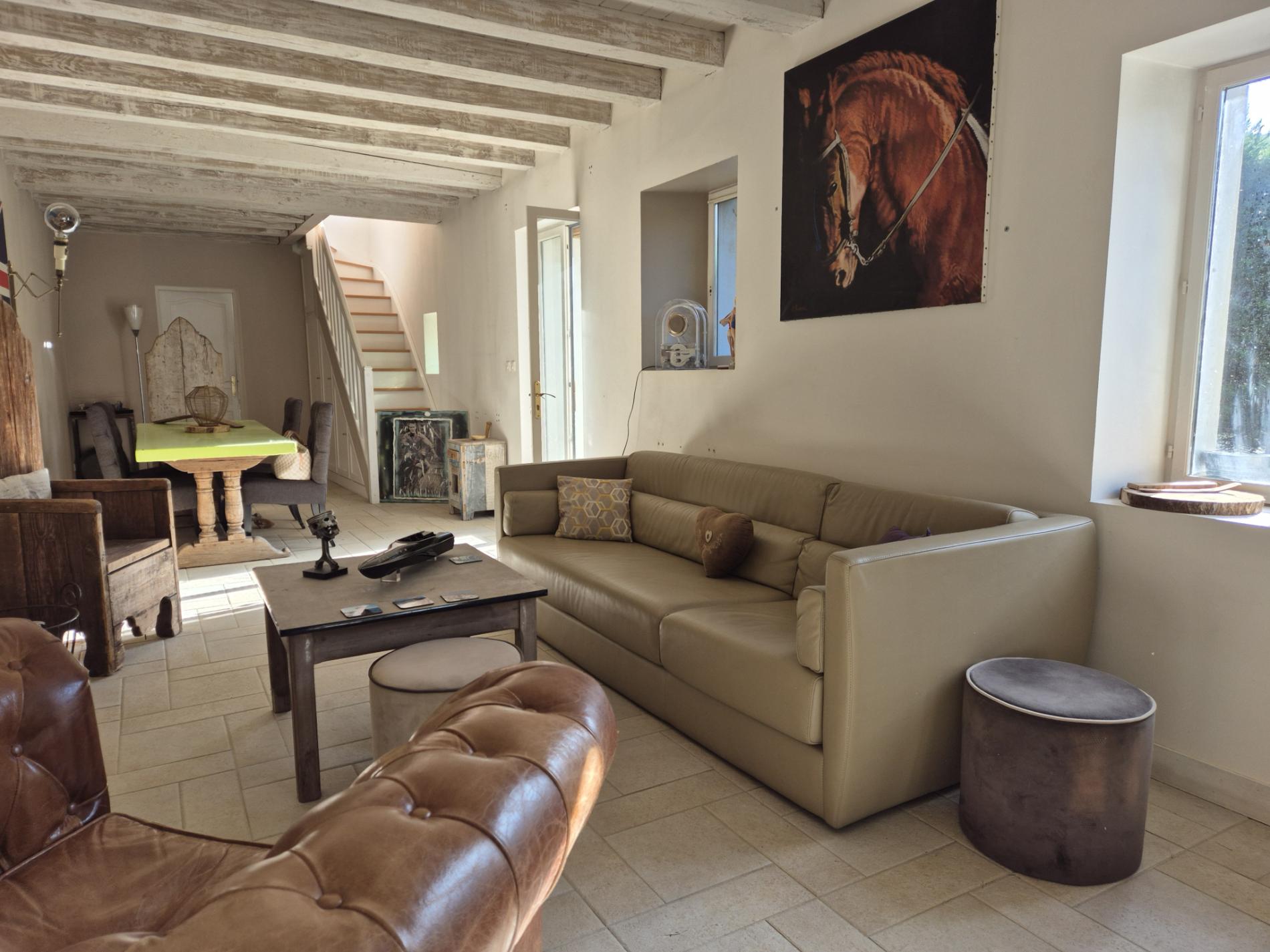 MAISON ANCIENNE OUVRANT SUR TERRASSE ET PETIT JARDIN SUD