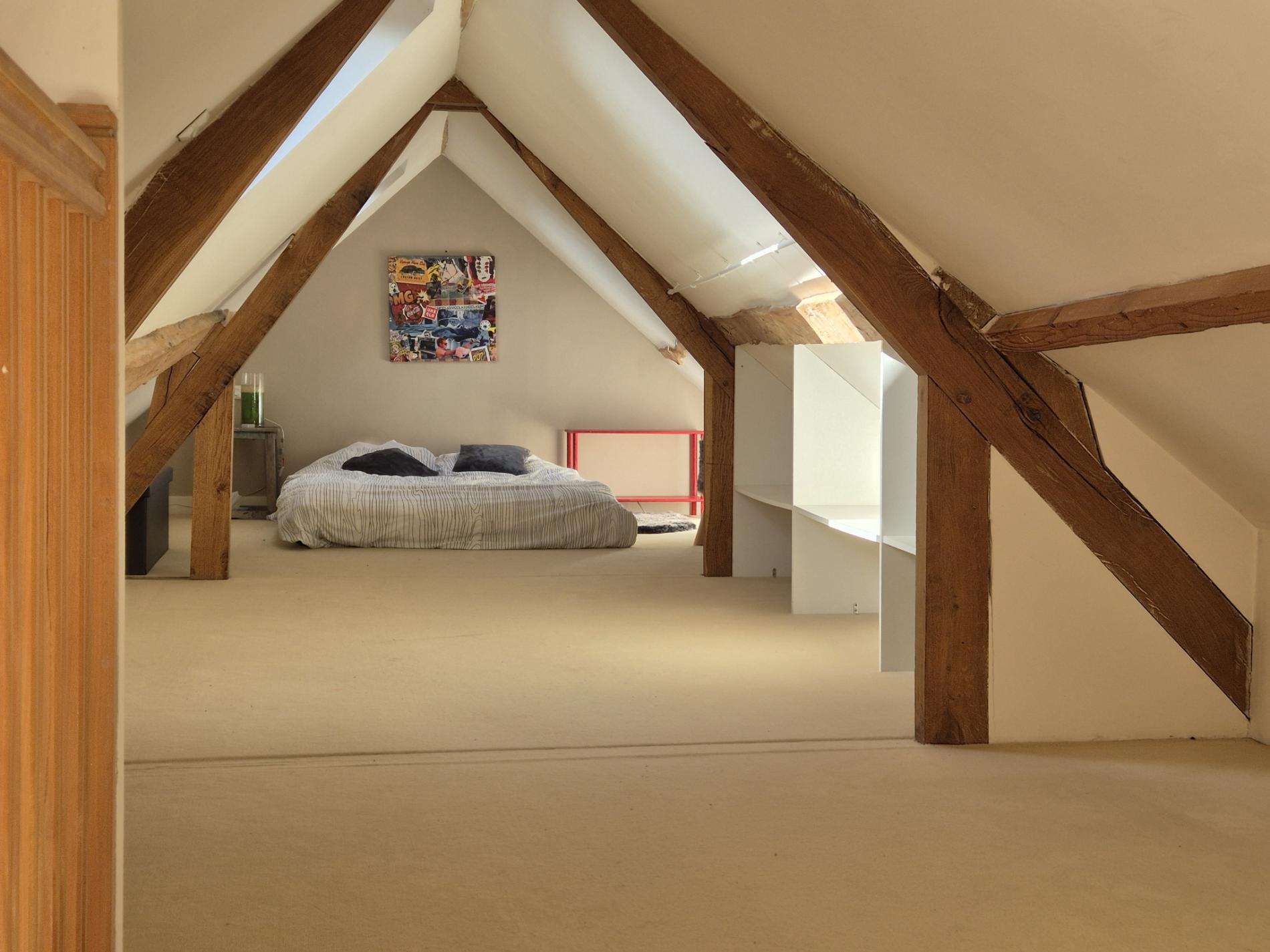 MAISON ANCIENNE OUVRANT SUR TERRASSE ET PETIT JARDIN SUD