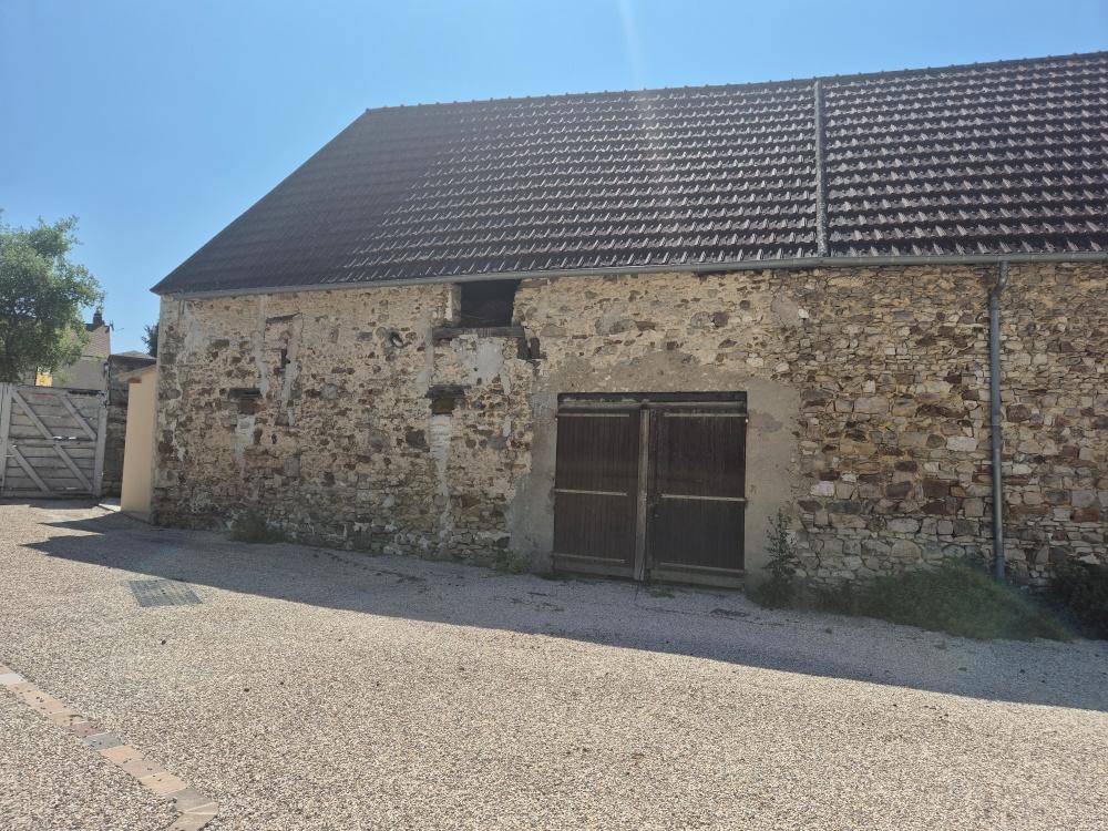 A RENOVER AU COEUR DU VILLAGE DE GRESSEY 78550.