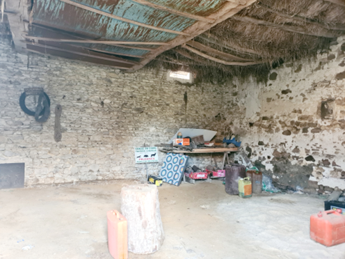 A RENOVER AU COEUR DU VILLAGE DE GRESSEY 78550.