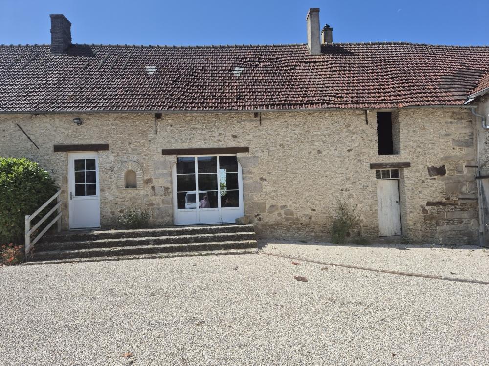 MAISON ANCIENNE AU COEUR DU VILLAGE