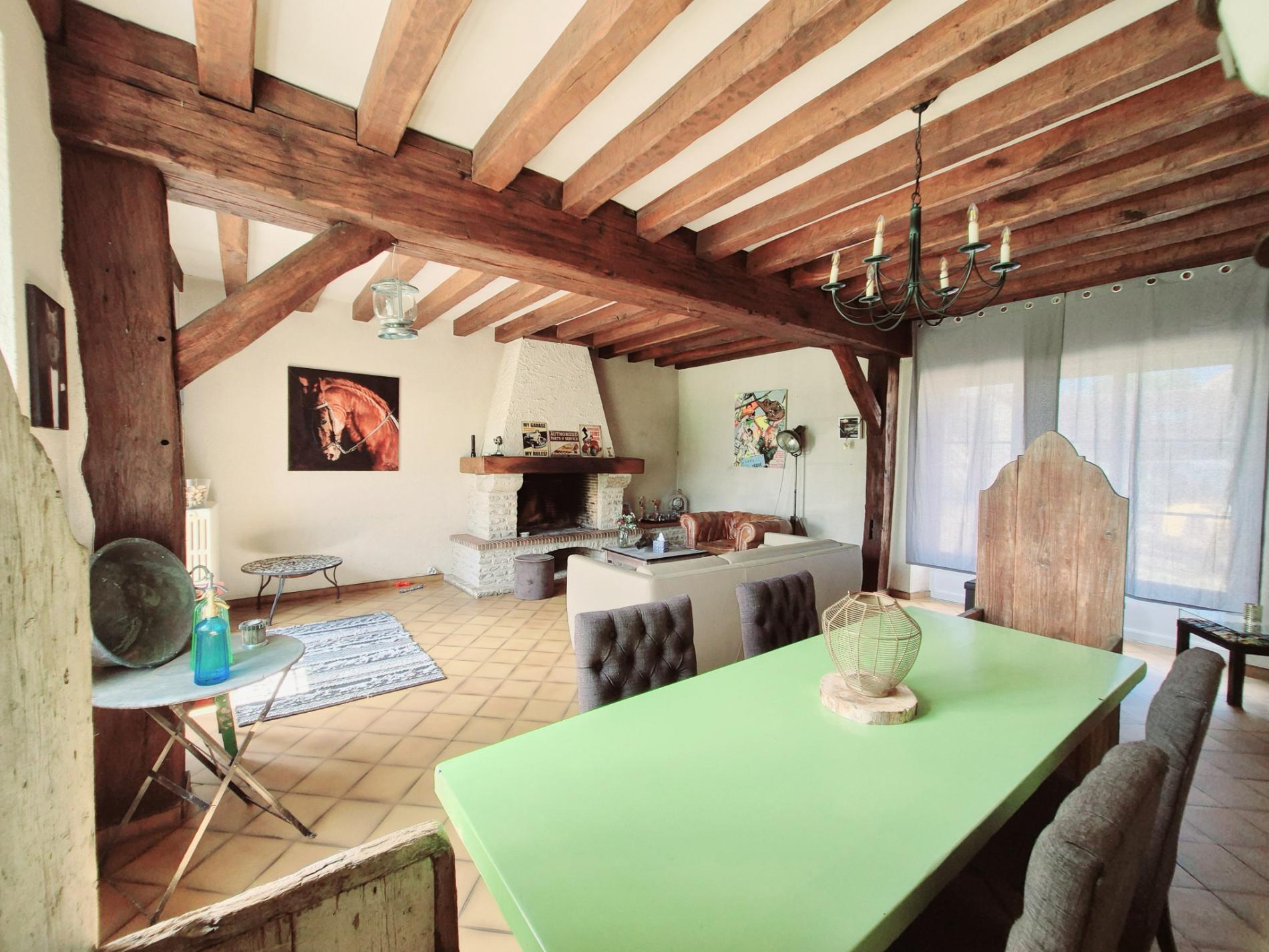 MAISON ANCIENNE AU COEUR DU VILLAGE