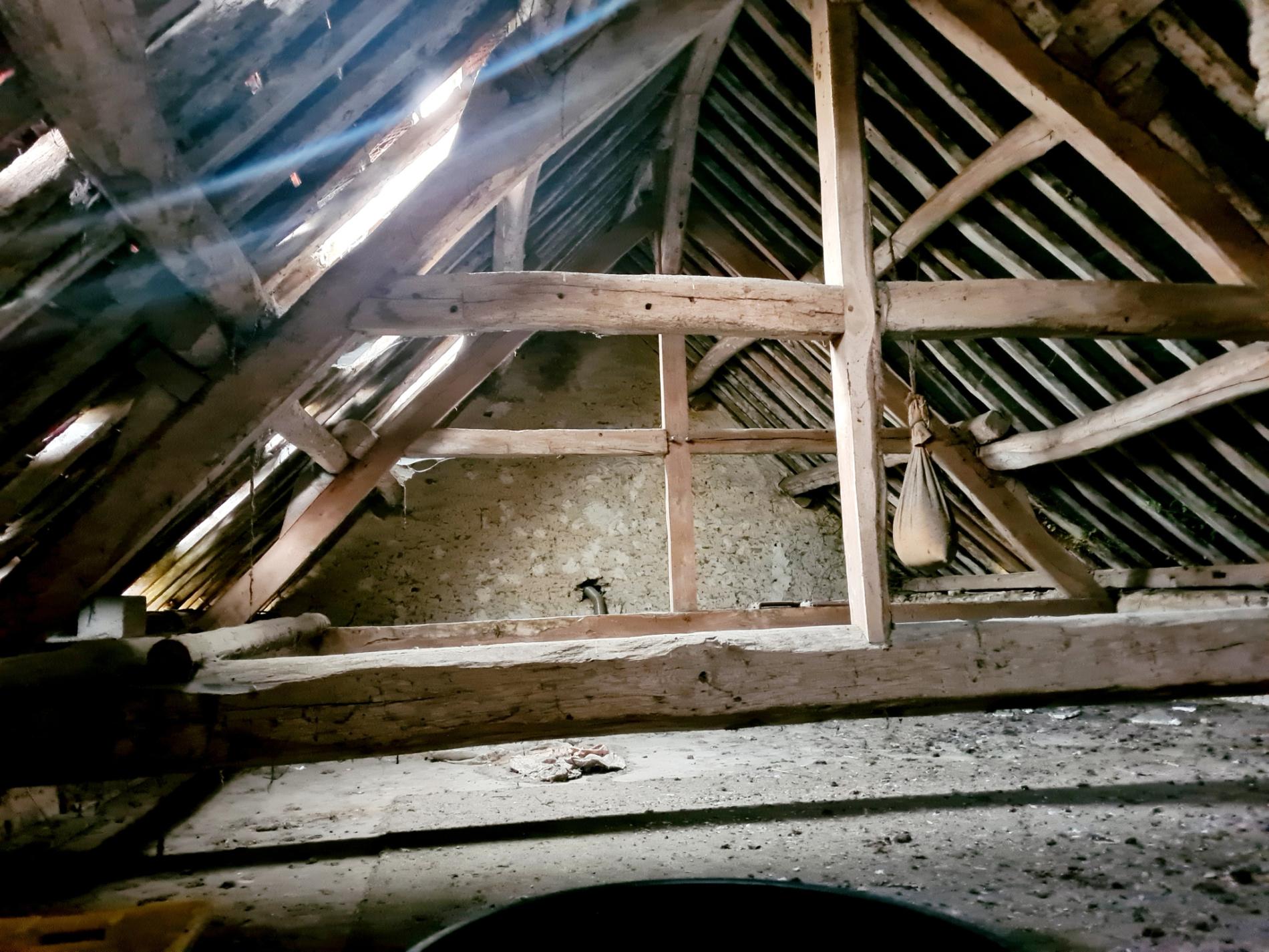 MAISON ANCIENNE AU COEUR DU VILLAGE