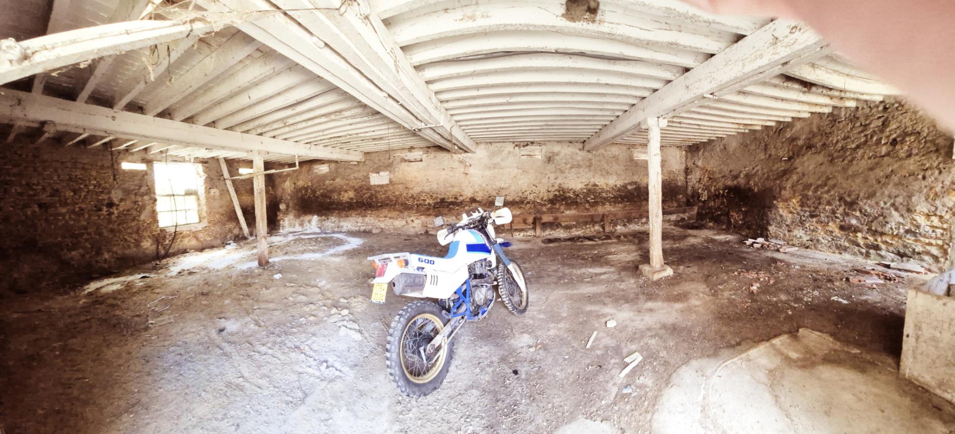 GRANGE A RENOVER. GRESSEY 78550